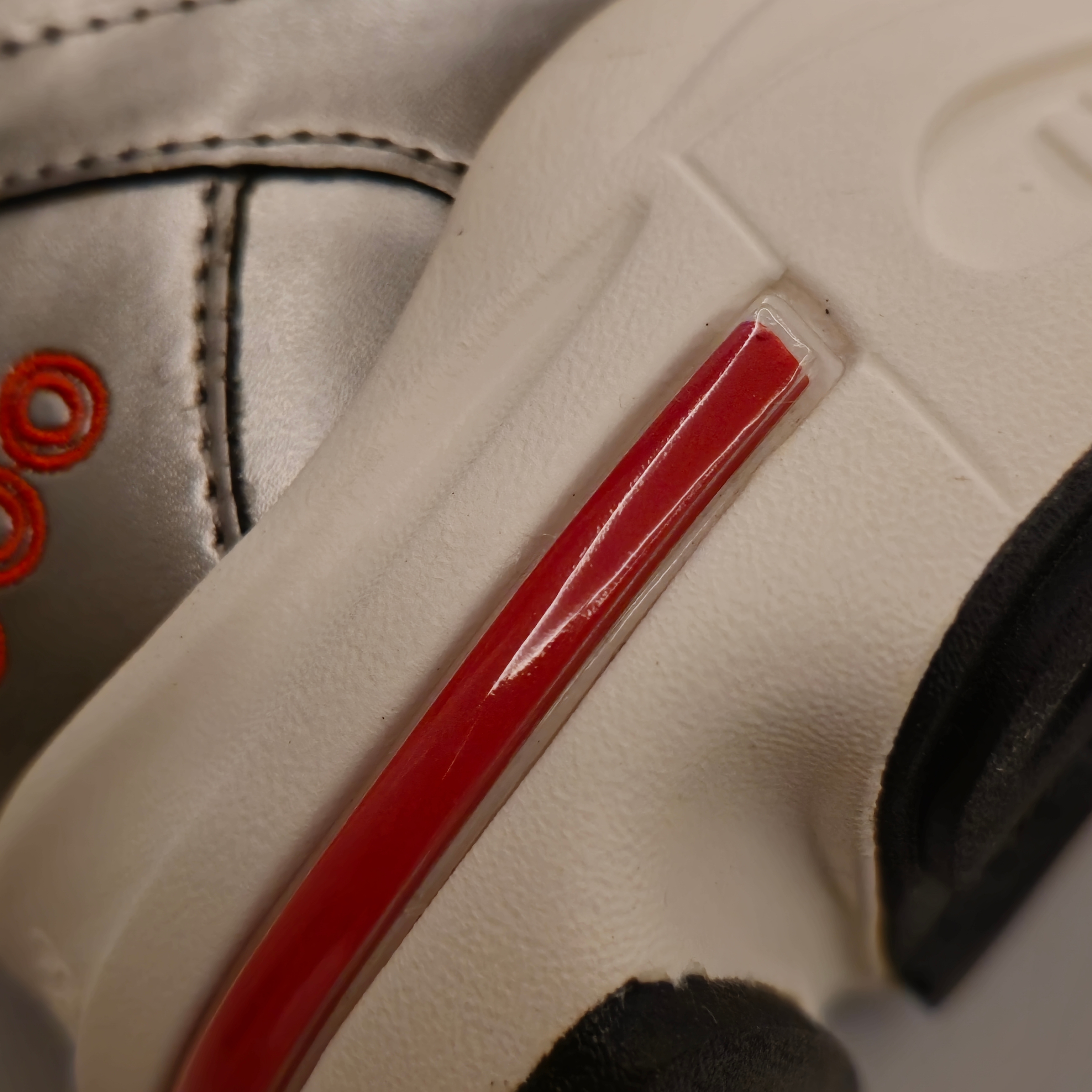 New Balance x Thisisneverthat M1000 Metallic Silver Red 착용 스타일