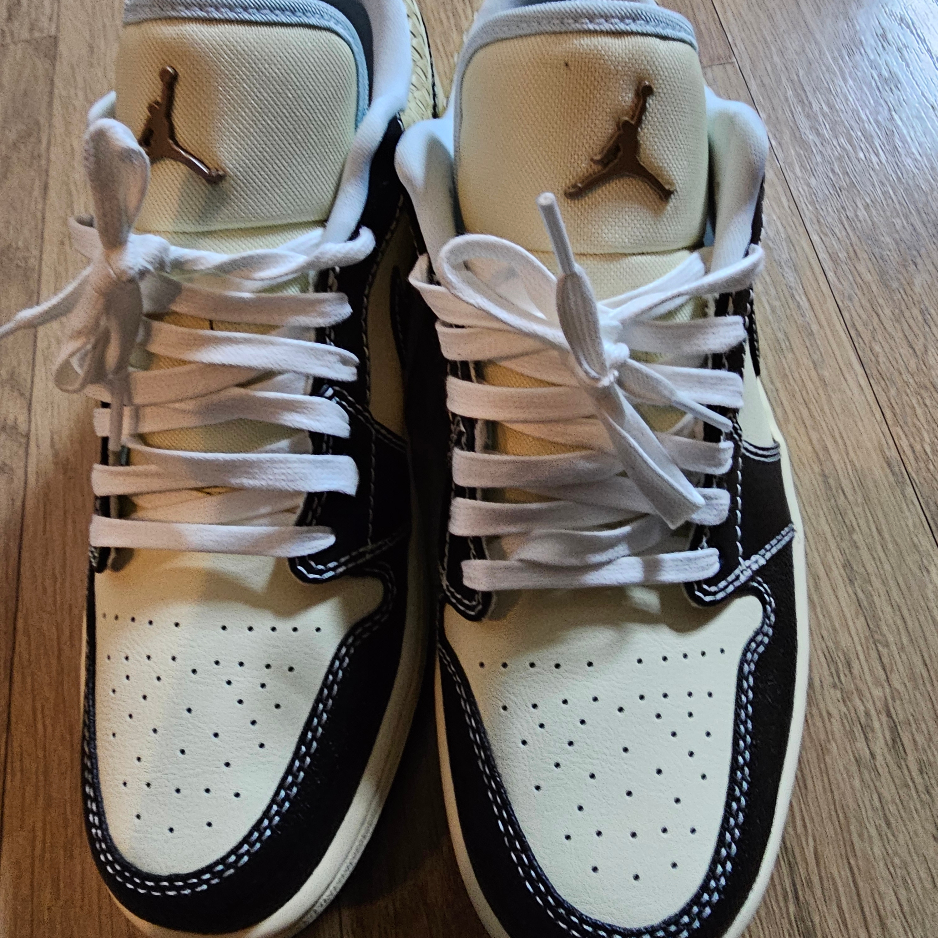 Jordan 1 Low SE Coconut Milk Muslin 착용 스타일 - 2