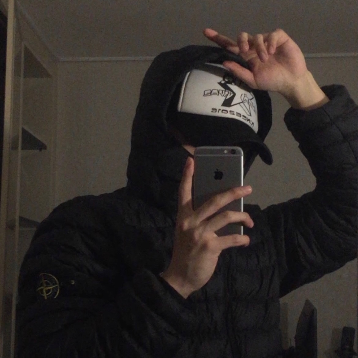 Stone Island 40324 Loom Woven Chambers Recycled Nylon Down-TC Light Hooded Down Jacket Black - 24FW 착용 스타일