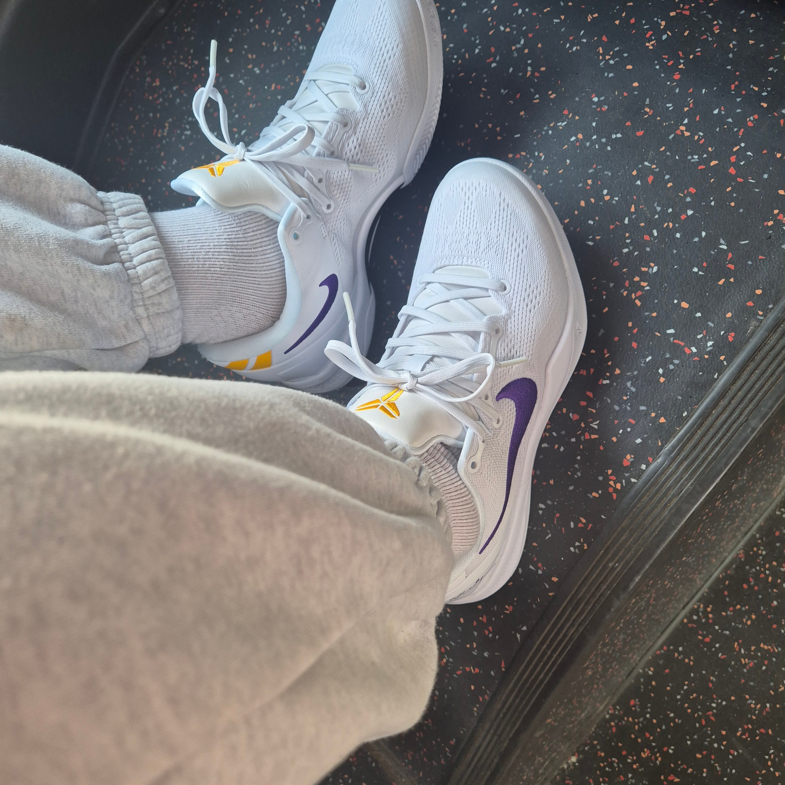 Nike Kobe 8 Protro White and Court Purple 착용 스타일 - 3