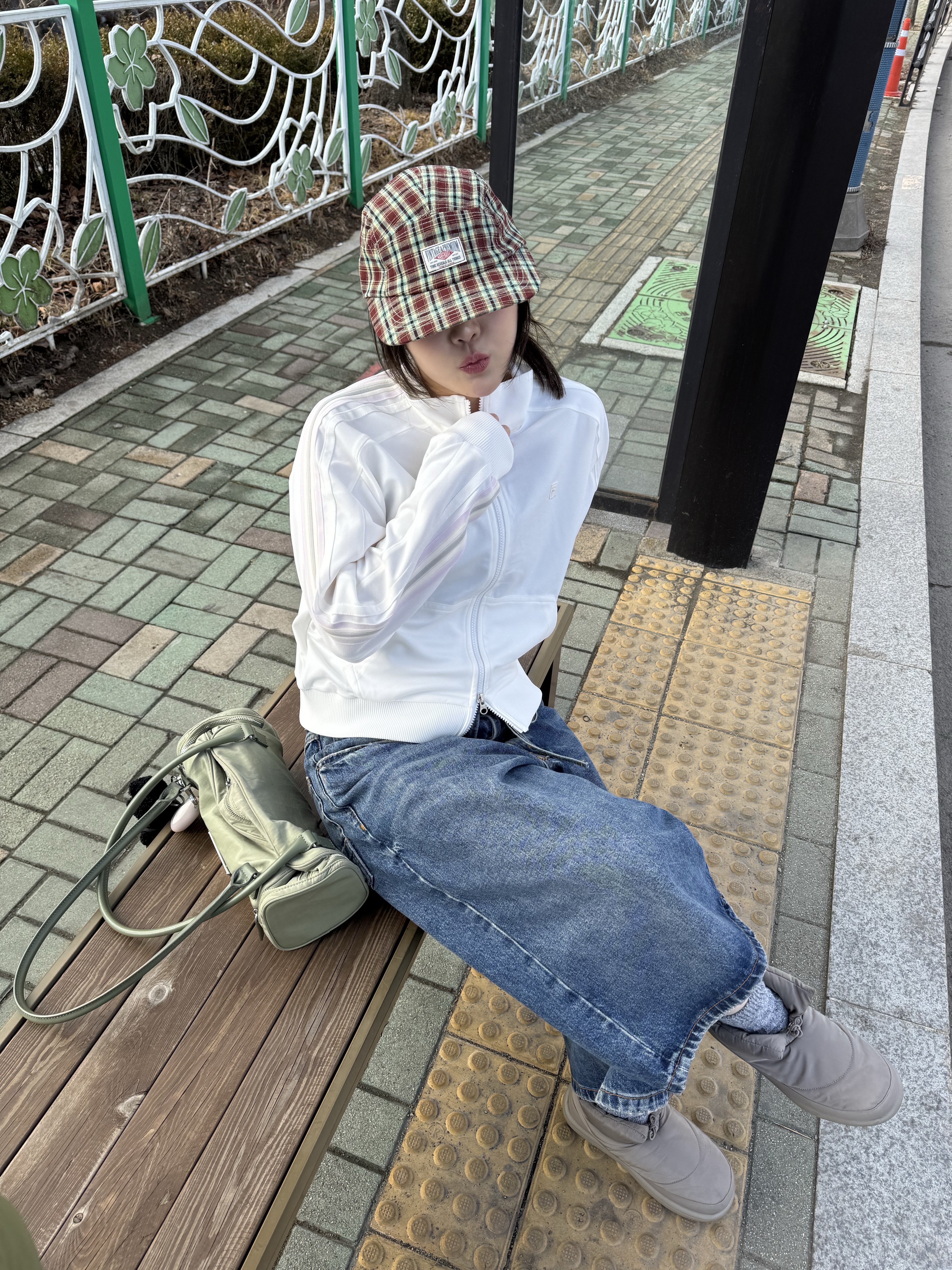 Zara x Rhuigi Denim Bermuda Pants Medium Blue, Zara Baggy Fit Bermuda Denim Blue 착용 스타일 - 4