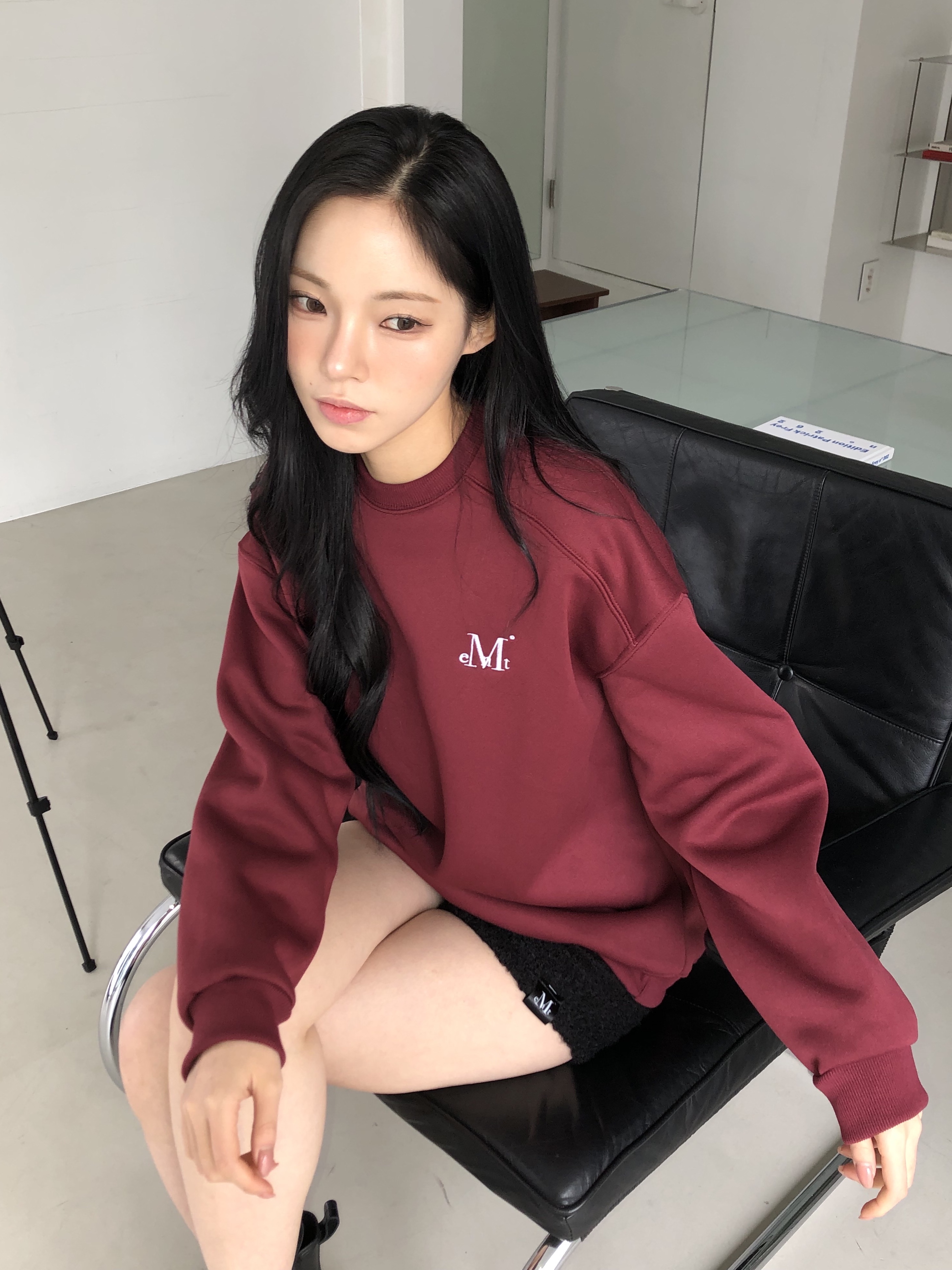 MUCENT Pore Fleece Micro Pants Black, MUCENT Signature Basic Logo Mtm Burgundy 착용 스타일 - 1