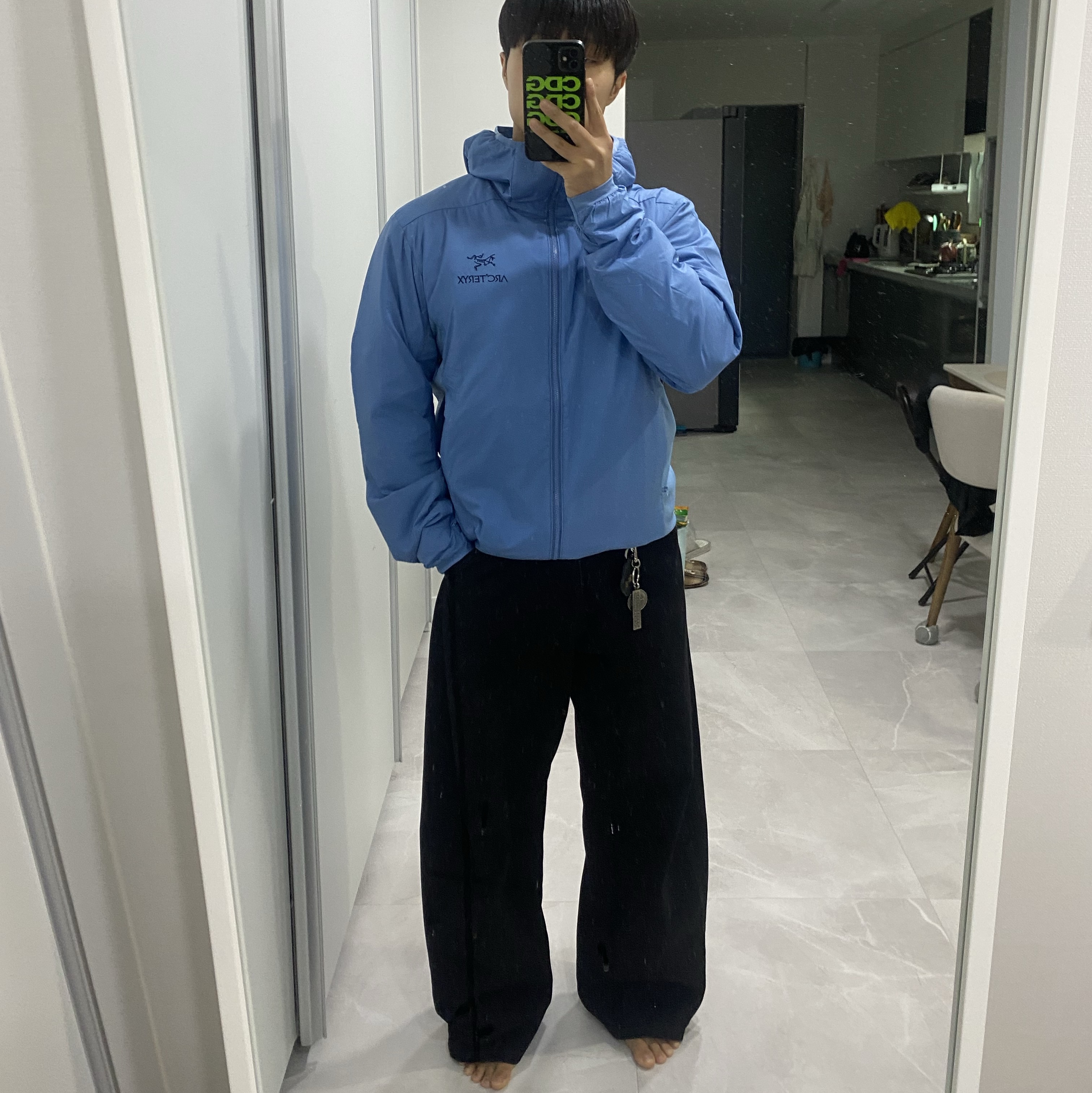 Arc'teryx Atom Hoody Stone Wash 착용 스타일 - 1