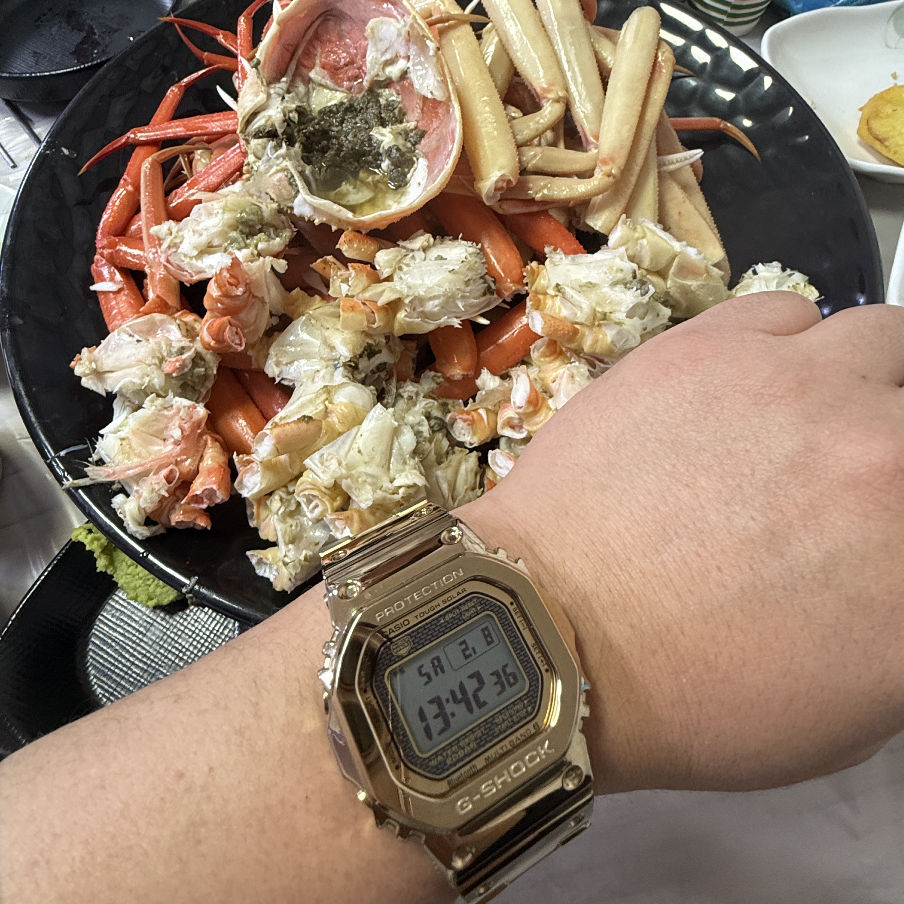 Casio G-Shock GMW-B5000TFG-9 착용 스타일