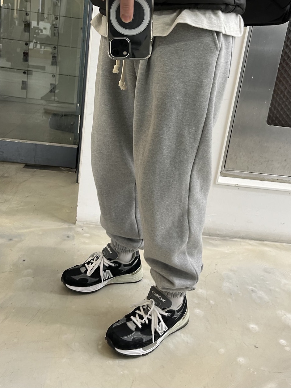 New Balance 992 Made in USA Black Grey 착용 스타일 - 2