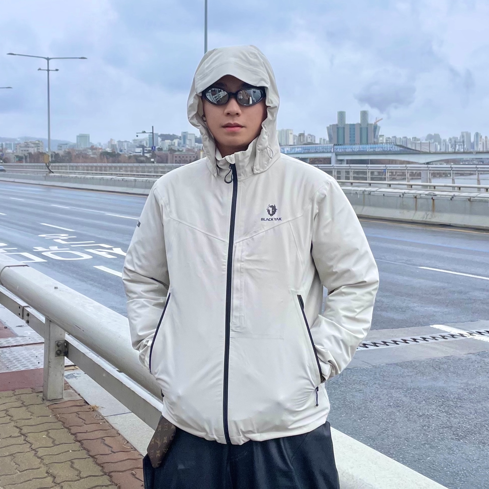 Farfromwhat Far Layered Work Pants Coated Black 착용 스타일 - 2