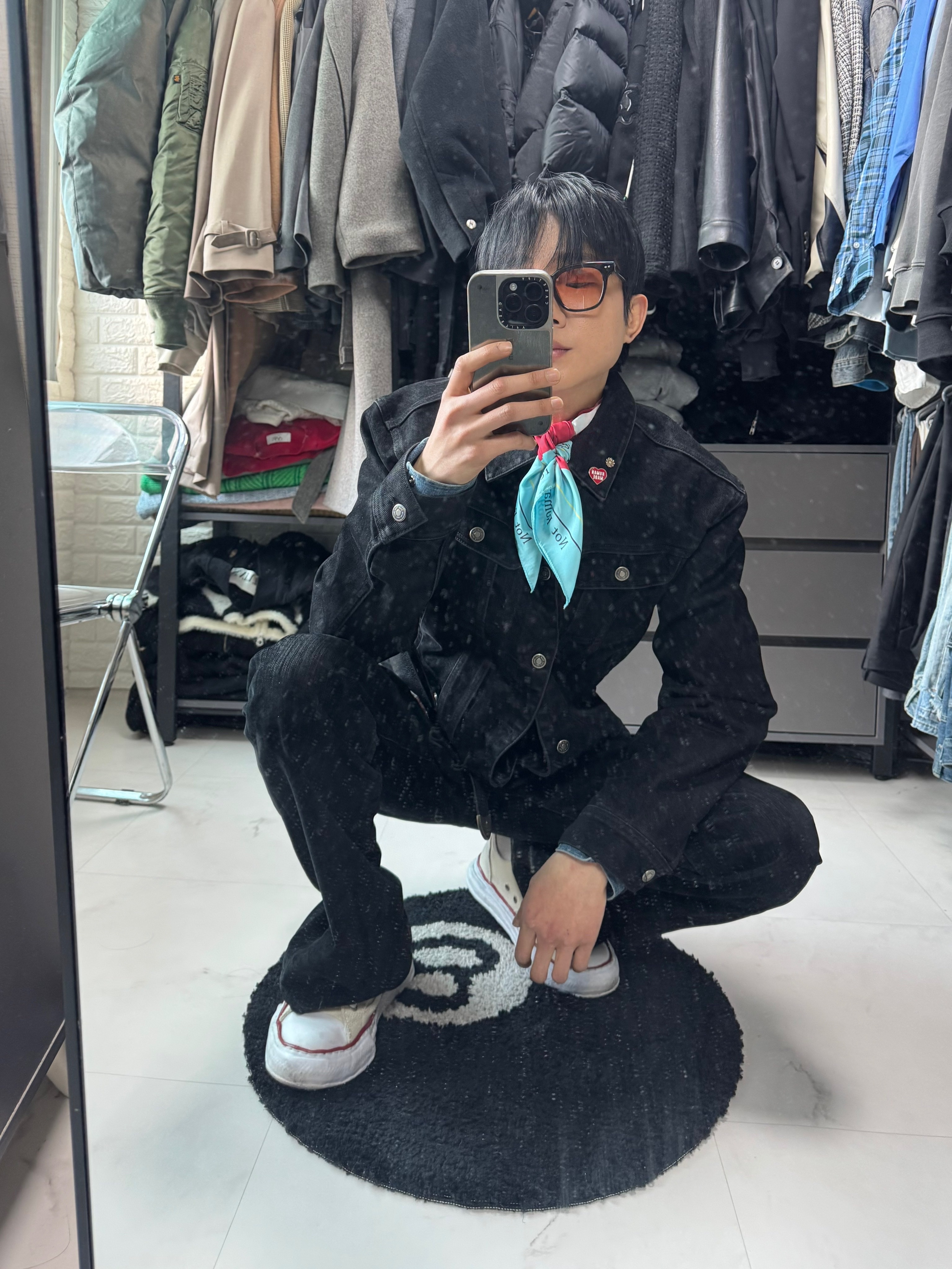 케이스티파이 x 마뗑킴 아이폰 시그니쳐 맥세이프 미러 케이스 실버, 휴먼 메이드 하트 키링 레드 착용 스타일 - 2