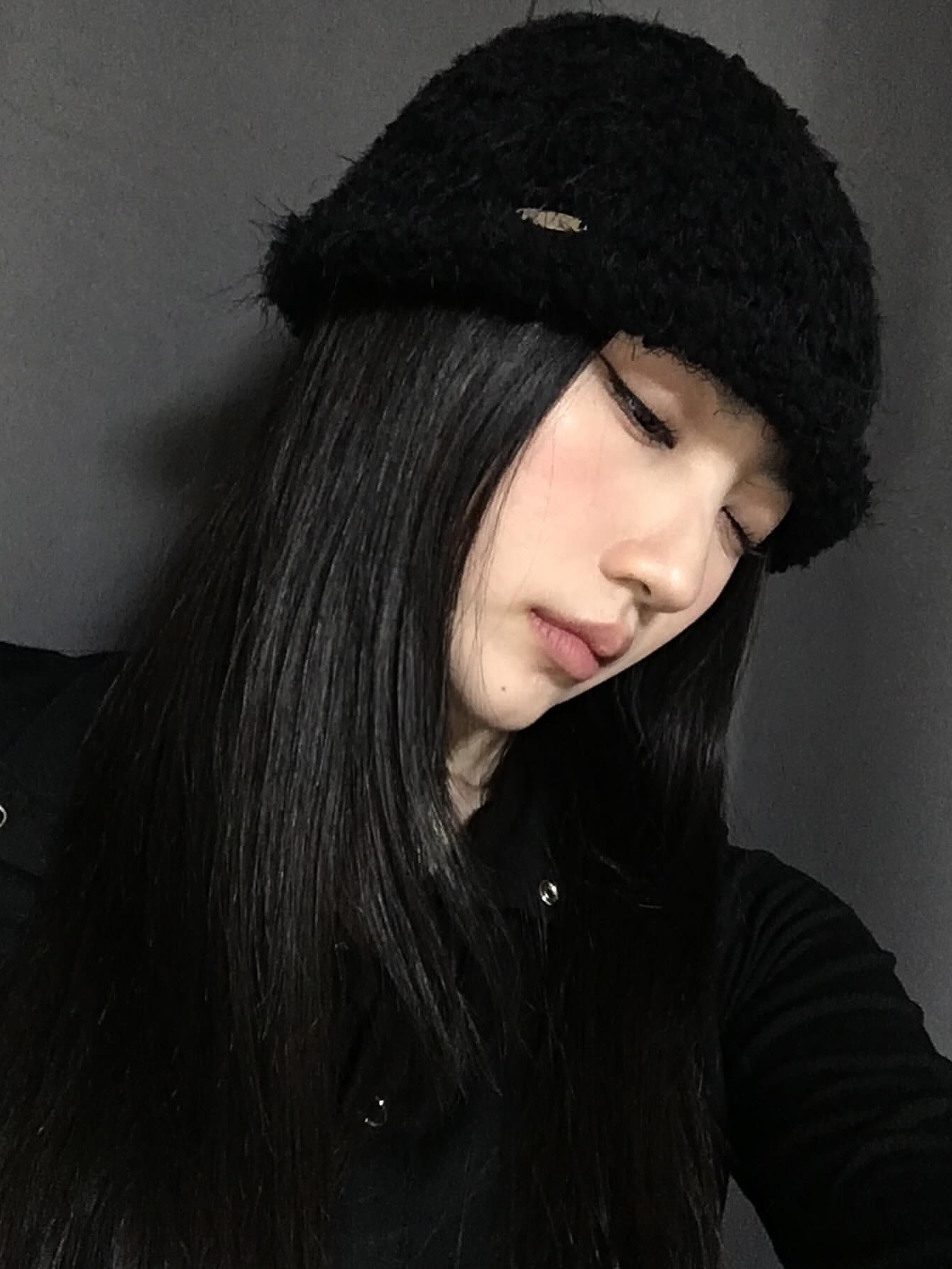ACOC Moss Bucket Beanie_Black 착용 스타일 - 3