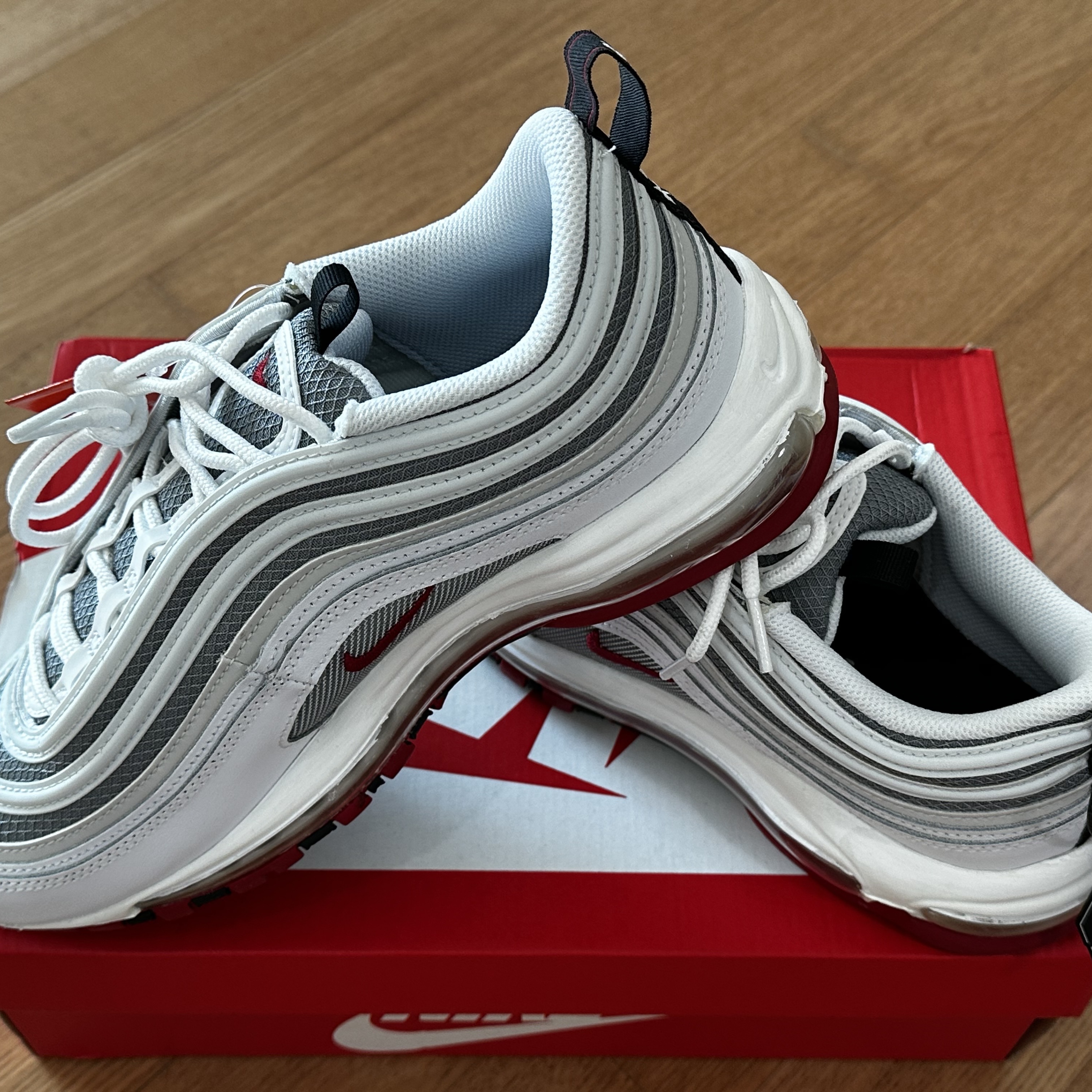 Nike Air Max 97 White and Varsity Red 착용 스타일 - 2