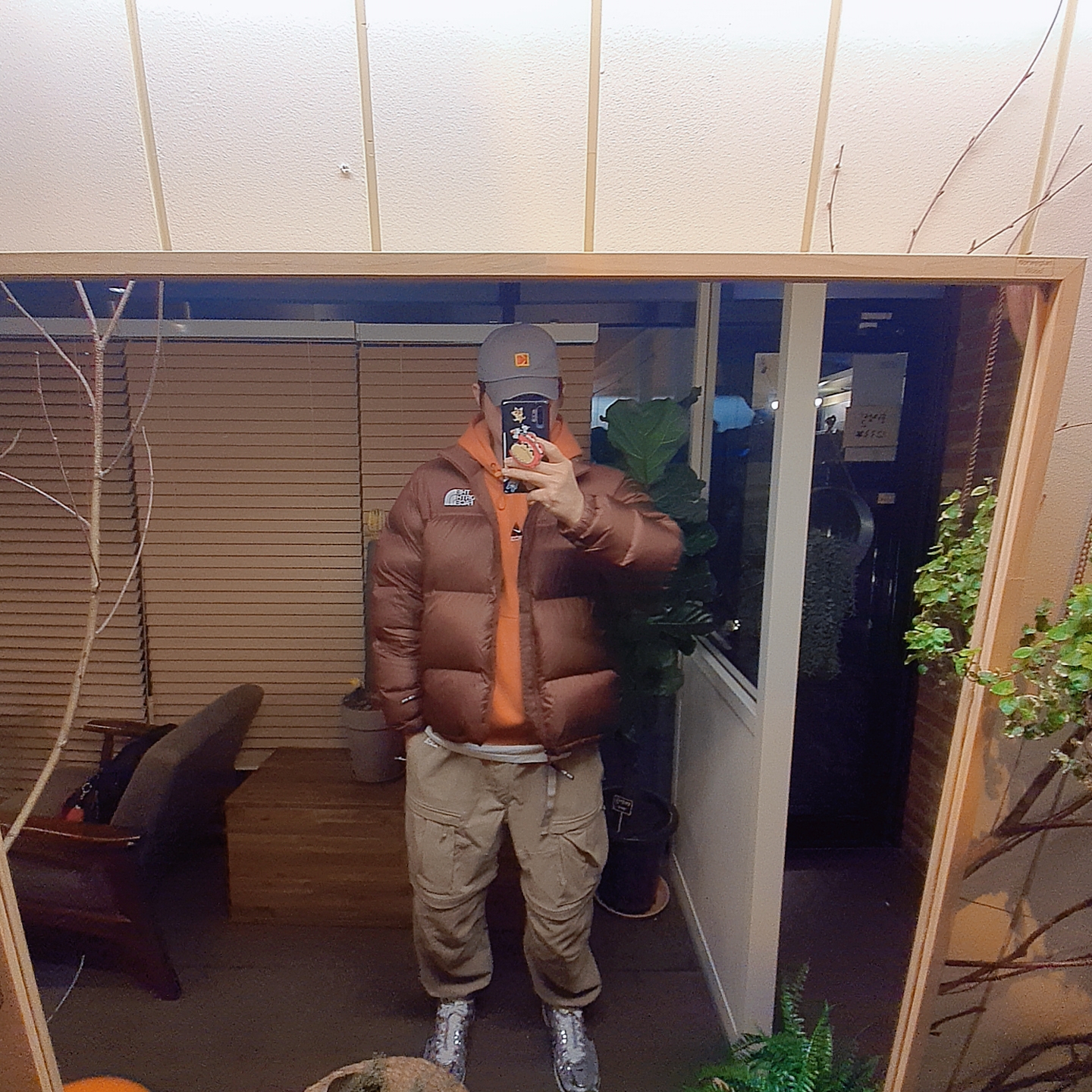 The North Face 1996 Eco Nuptse Jacket Brown, Nike ACG Therma-Fit Fleece Pullover Hoodie Campfire Orange - Asia 착용 스타일