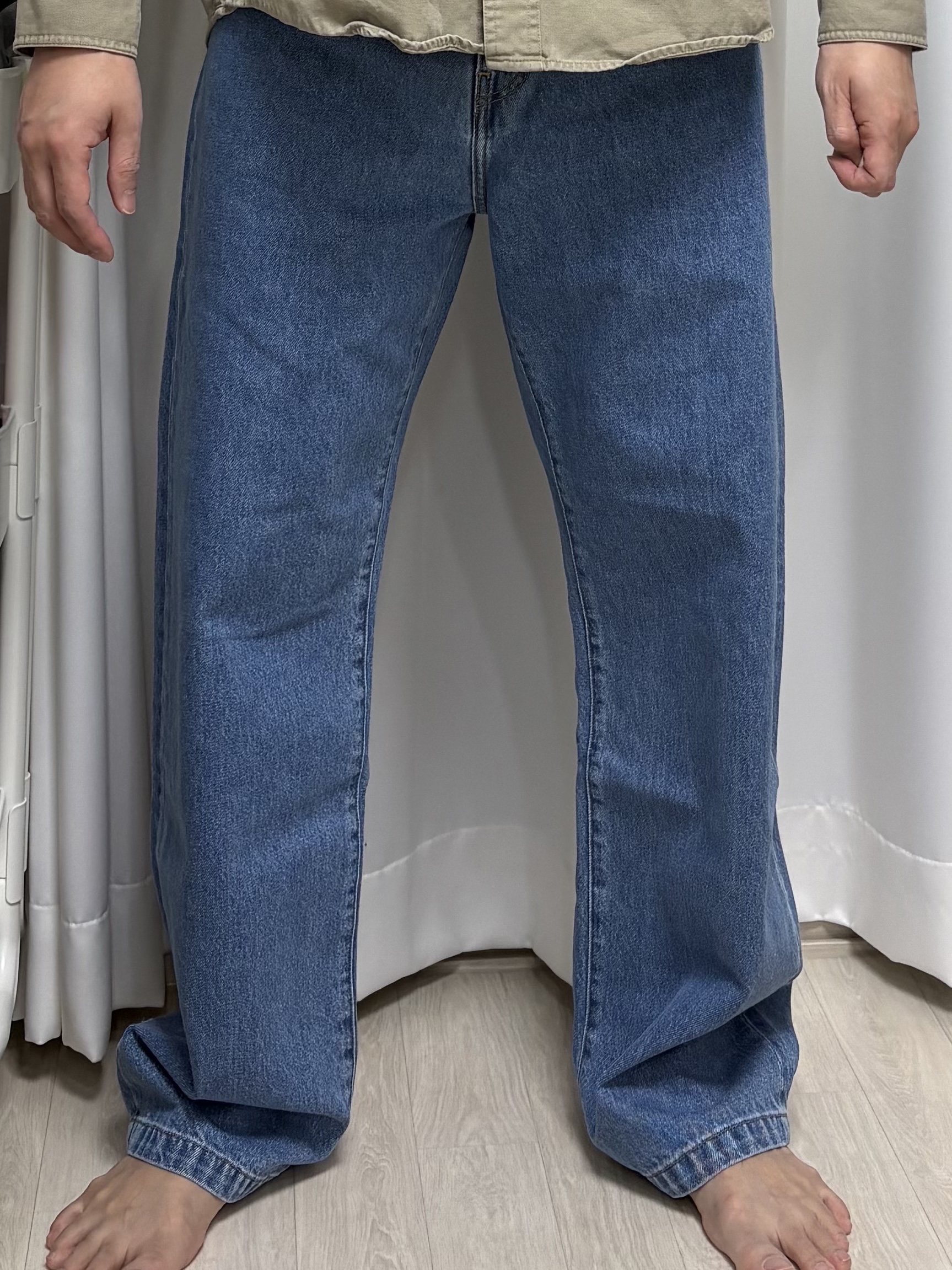 Carhartt WIP Landon Pant Blue Heavy Stone Wash 착용 스타일 - 1