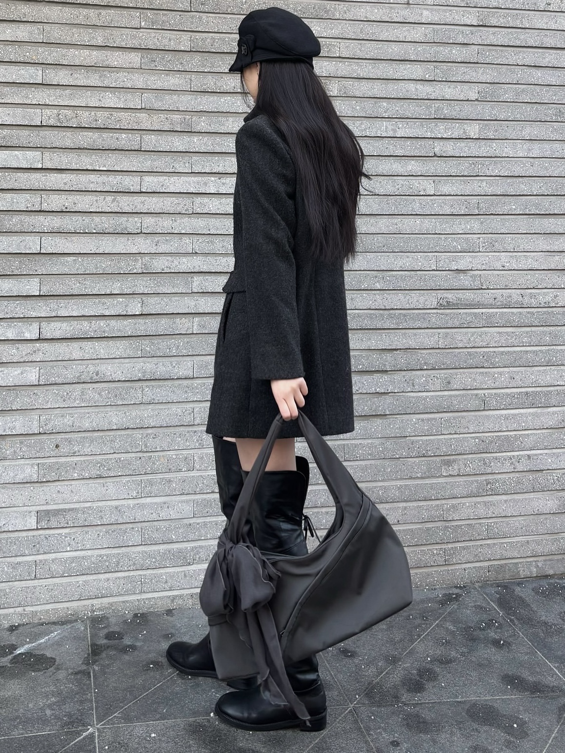 ACOC Agenda M Bag_Gray 착용 스타일 - 1