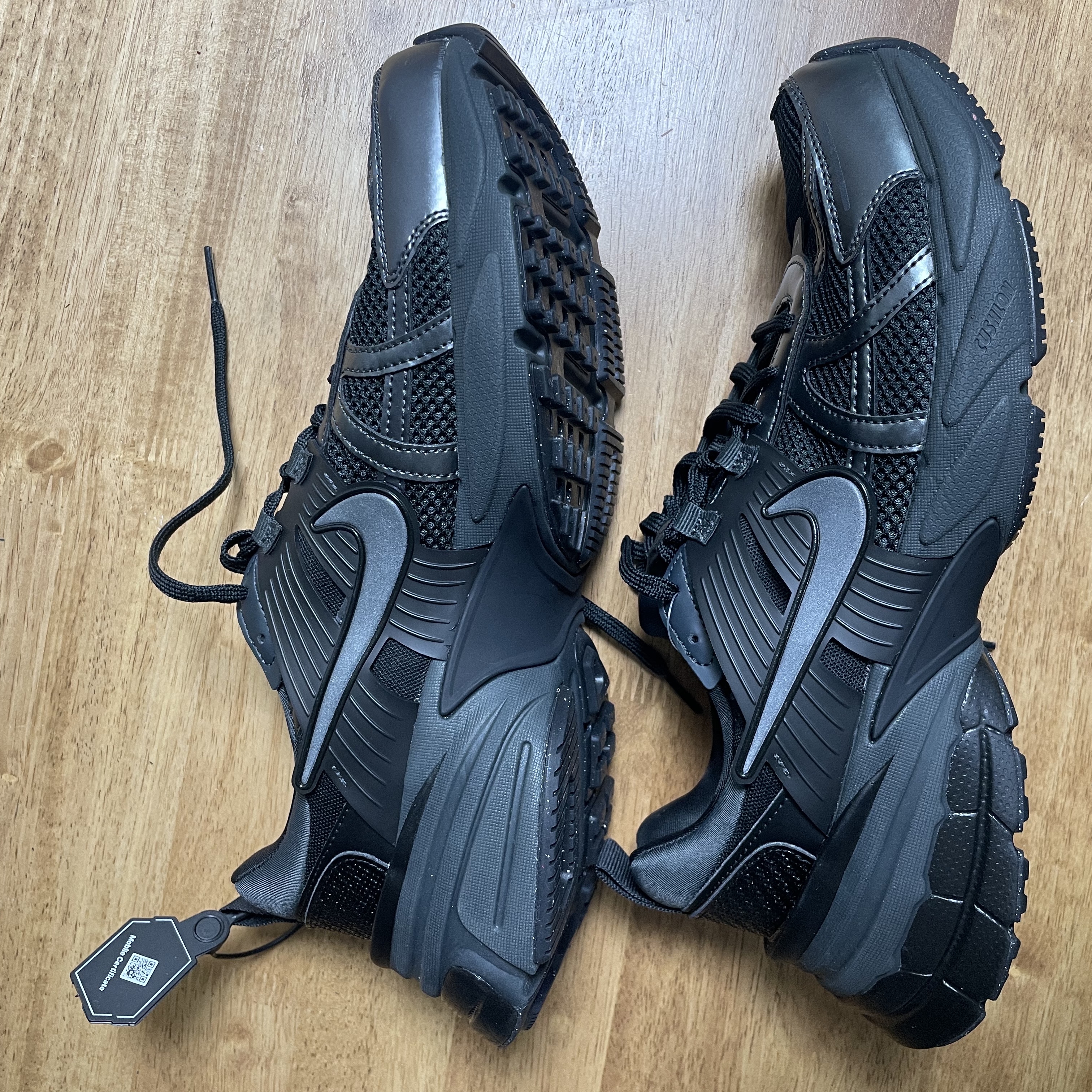 Nike V2K Run Black Anthracite 착용 스타일 - 2