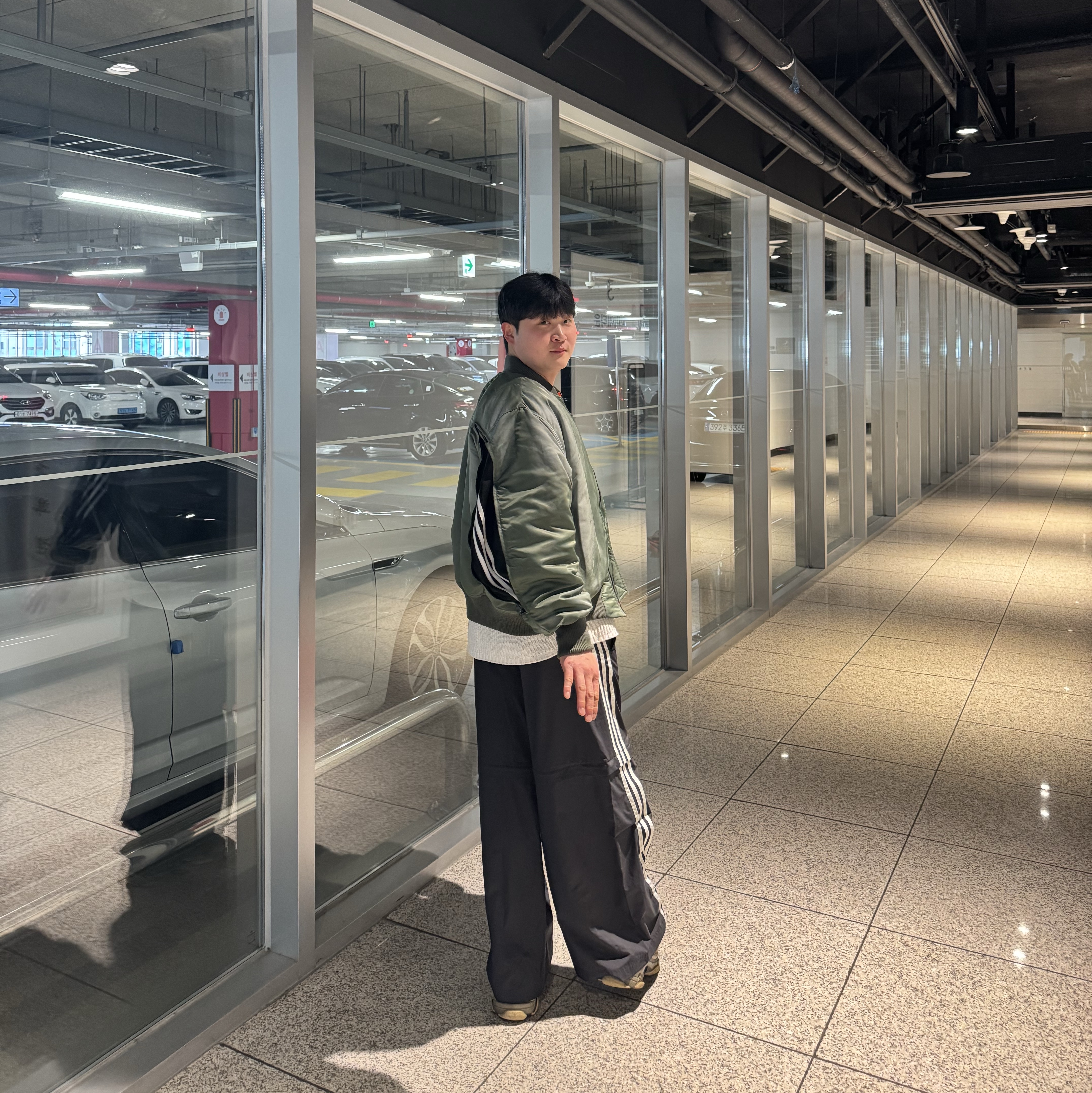 Balenciaga Triple S Grey 2018, (W) Adidas Adilenium Season 2 Oversized Zip Off Track Pants Gender Neutral Black - KR Sizing 착용 스타일 - 2