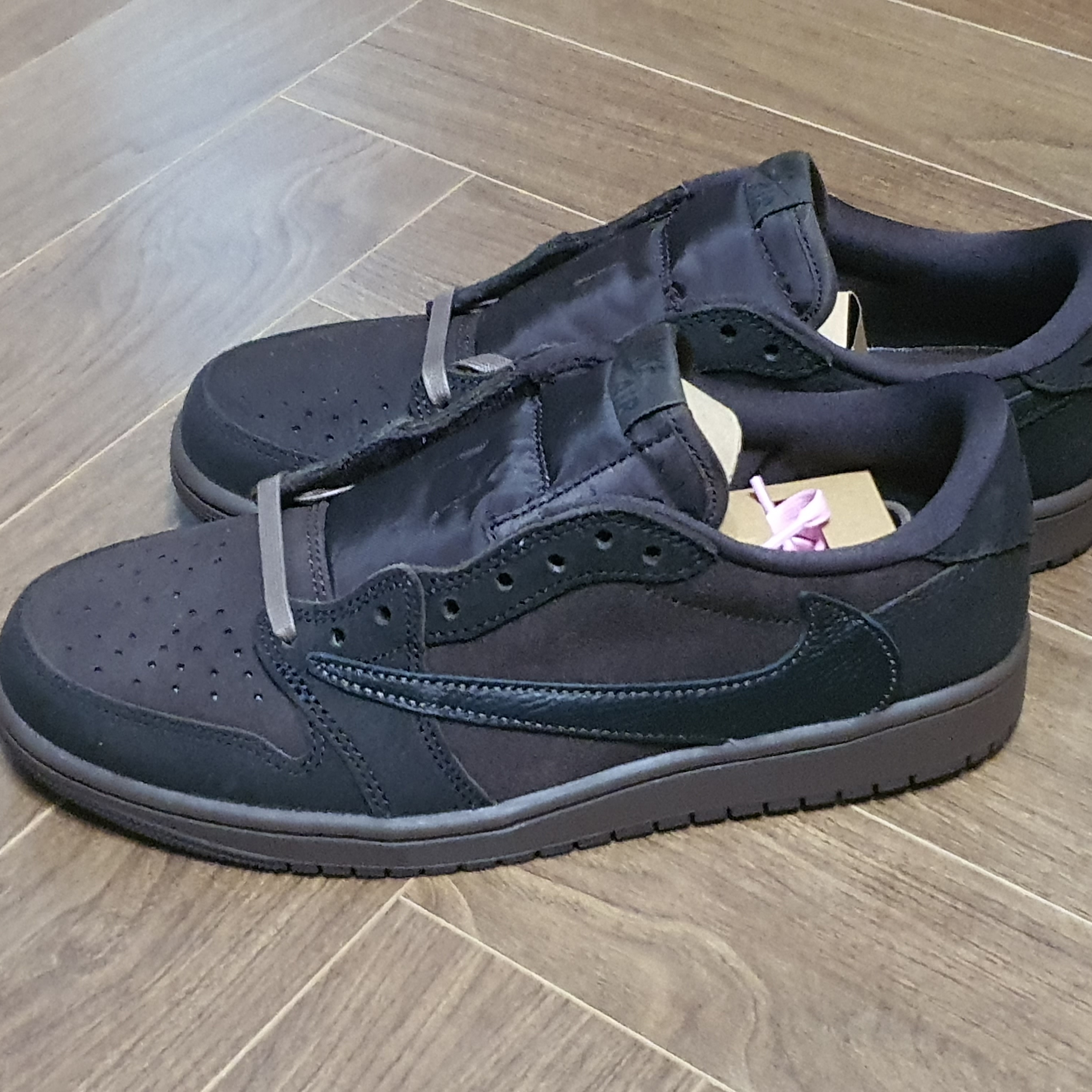 Jordan 1 x Travis Scott Retro Low OG SP Velvet Brown and Dark Mocha 착용 스타일