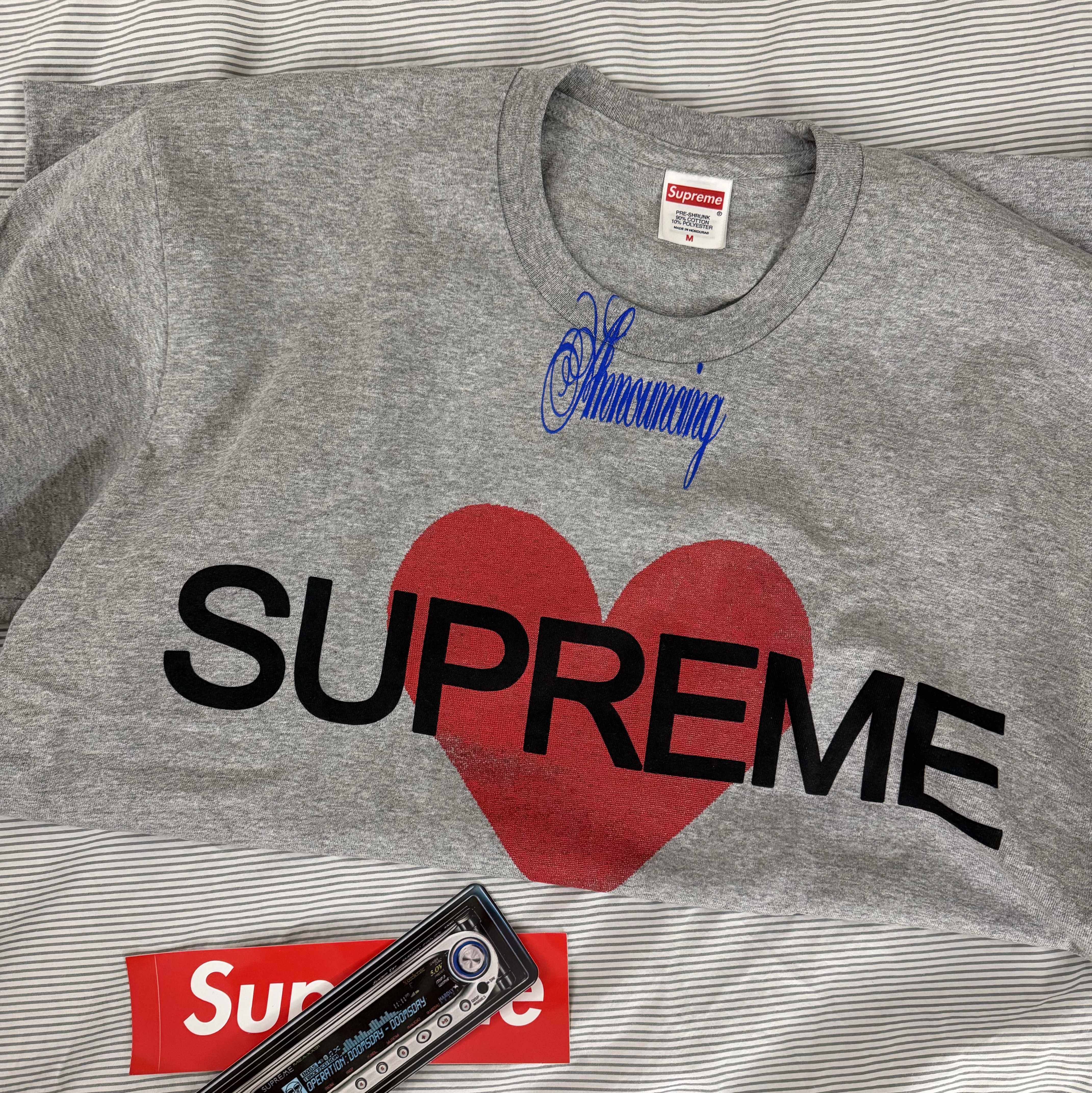 Supreme Announcing T-Shirt Heather Grey - 25SS 착용 스타일 - 2