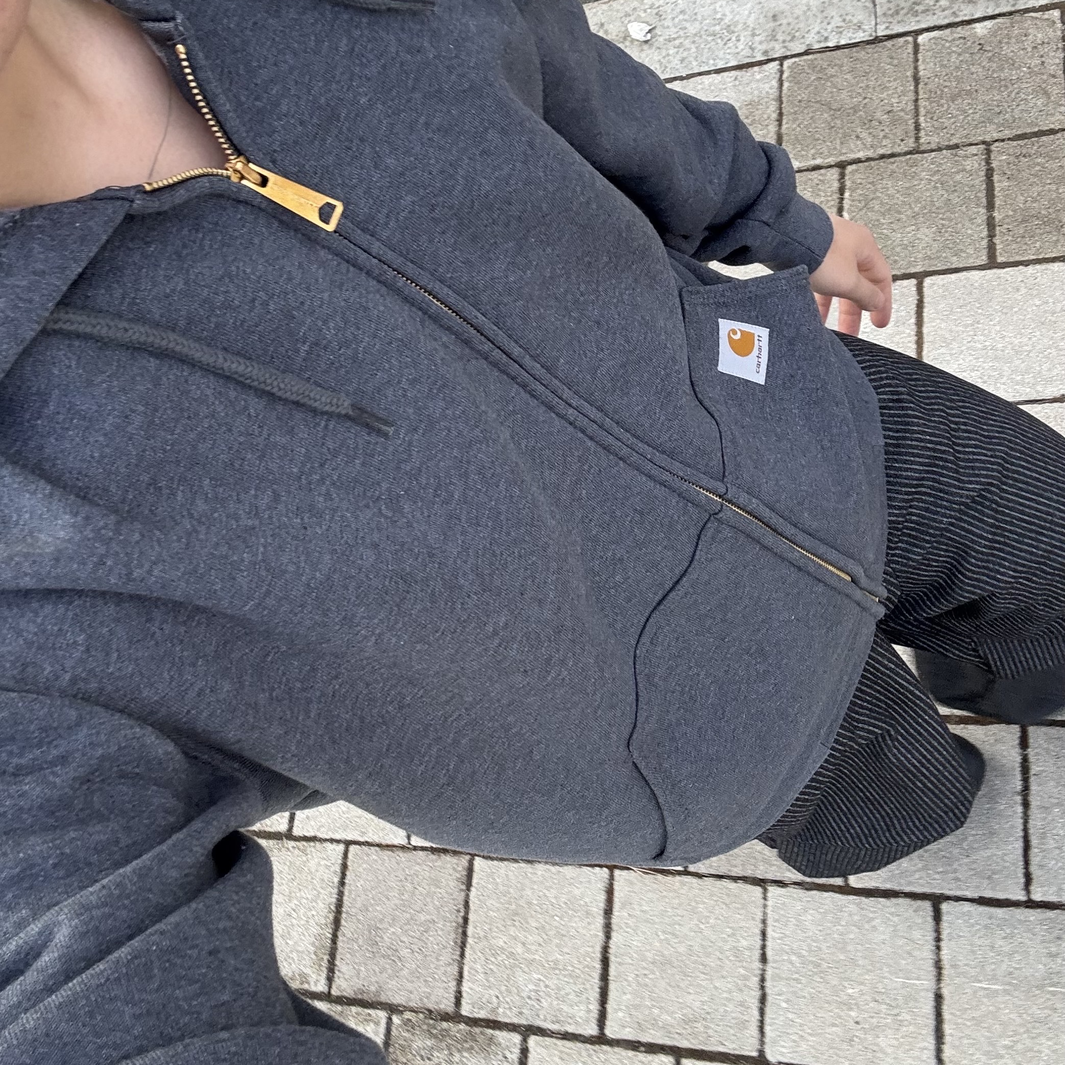 Carhartt Loose Fit Midweight Regular Full Zip Sweatshirt Carbon Heather 착용 스타일