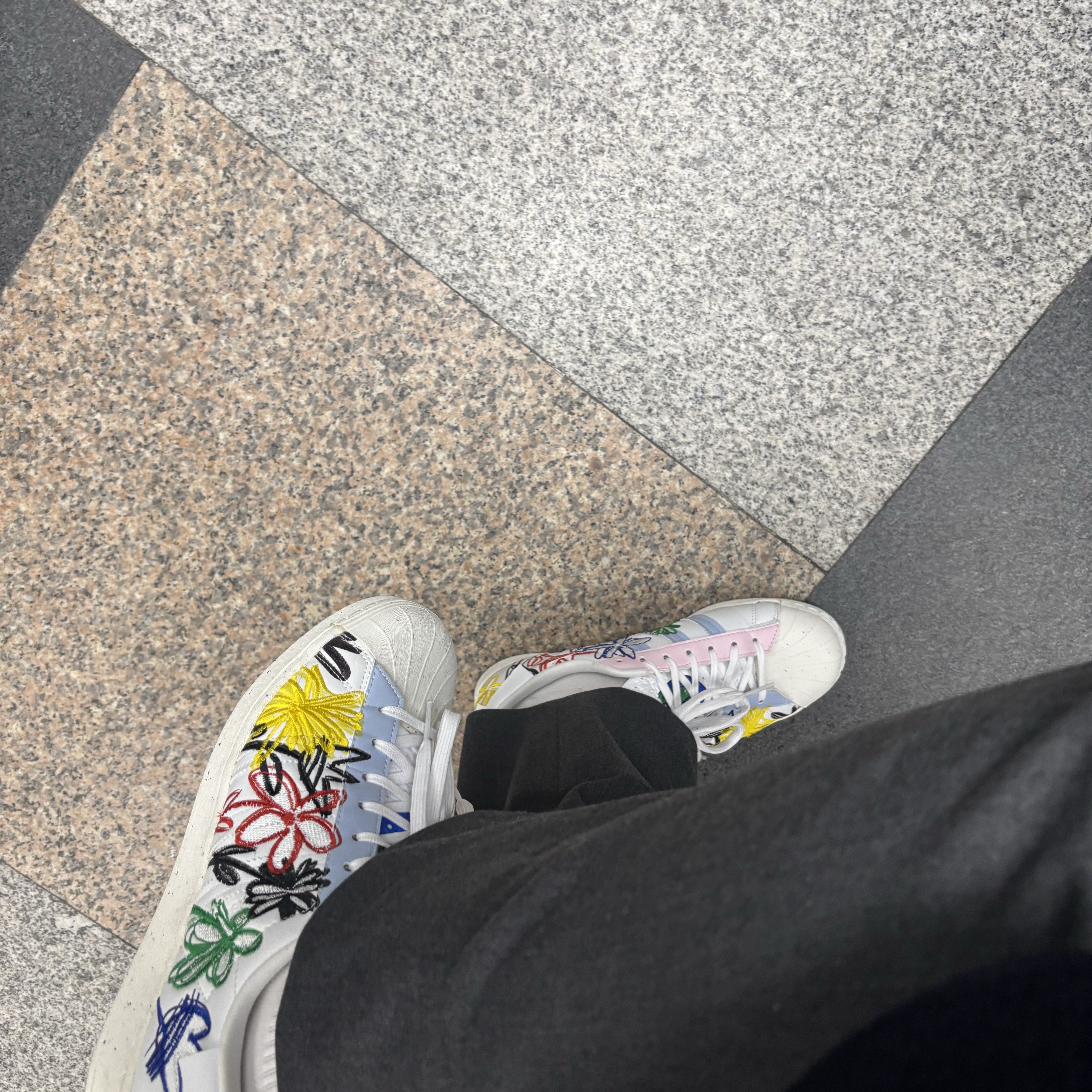 Adidas x Sean Wotherspoon Superstar Superearth, Adidas Samba OG Cloud White 착용 스타일 - 3
