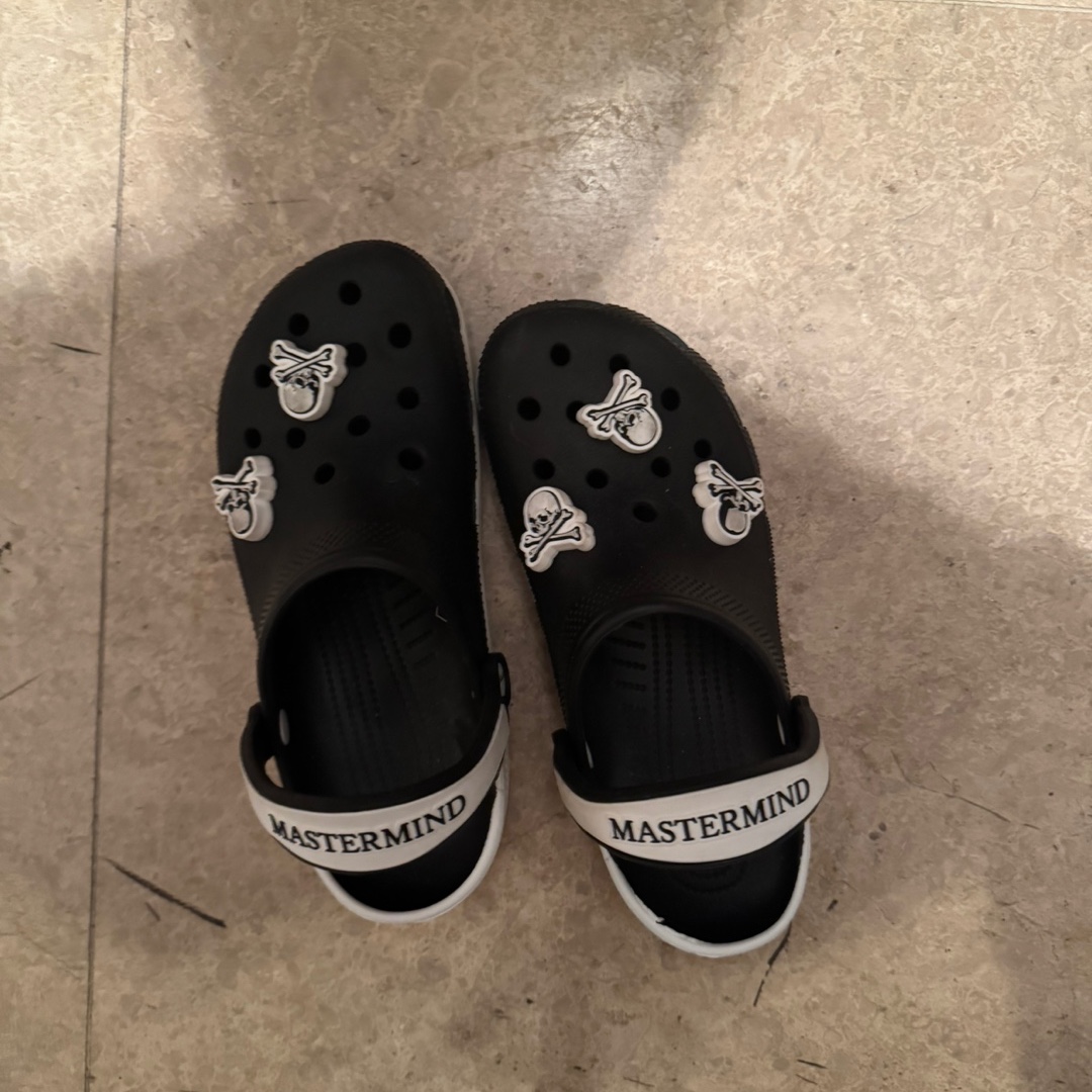 Crocs x Mastermind Classic Clog Black White 착용 스타일