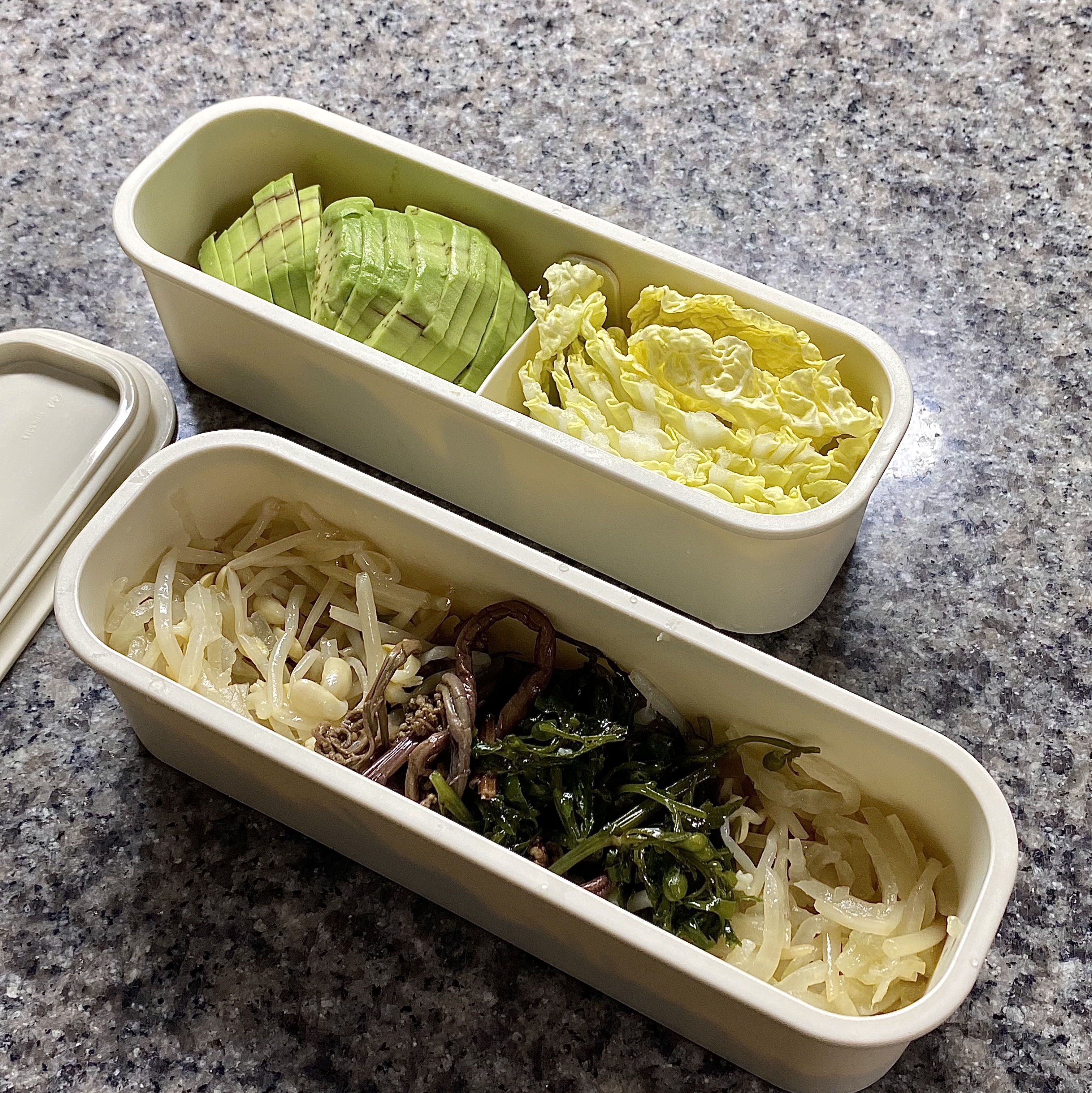 A Twosome Place x Kittybunnypony Lunch Bag Set 착용 스타일 - 2