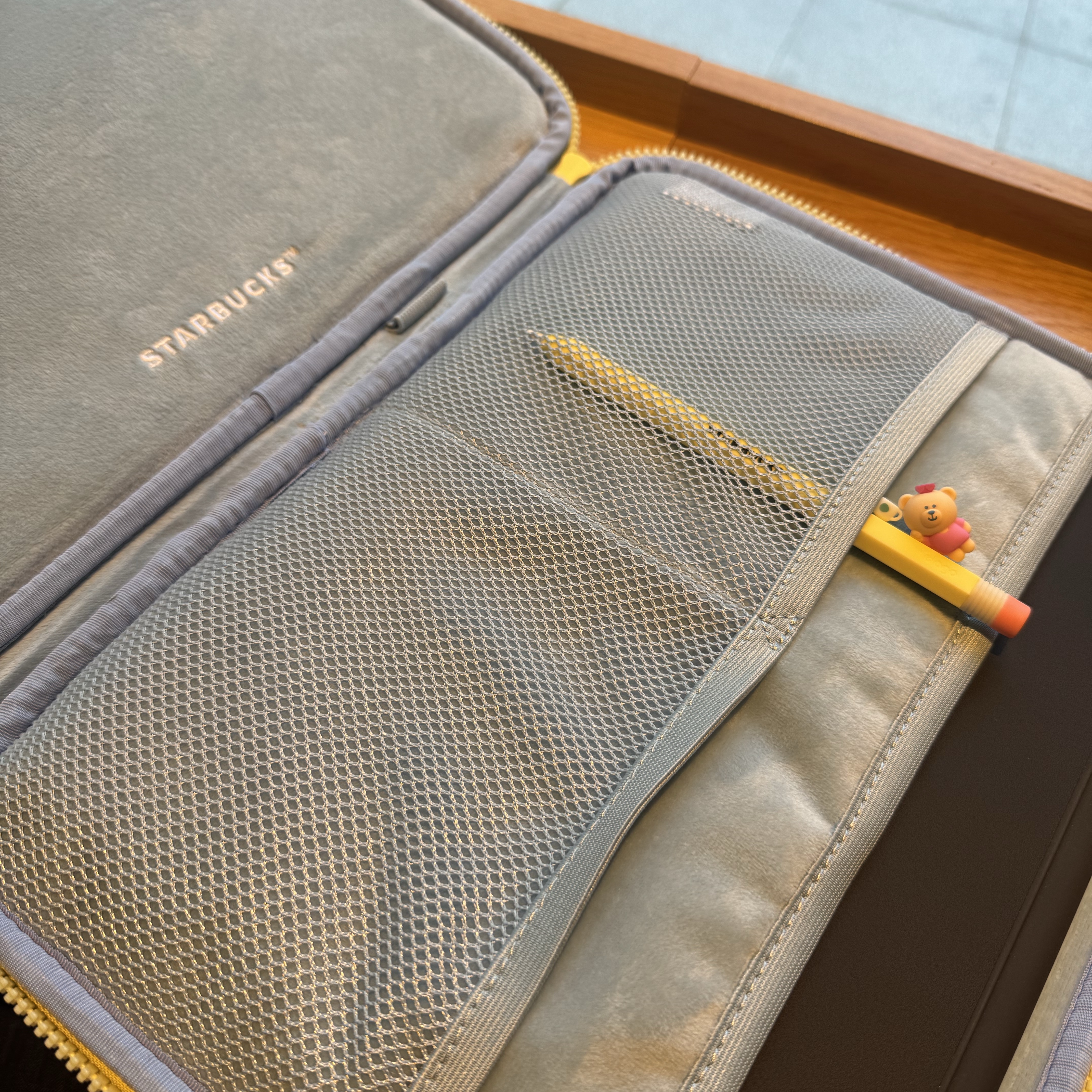 Starbucks Campus Beari Pencil Case 착용 스타일 - 8