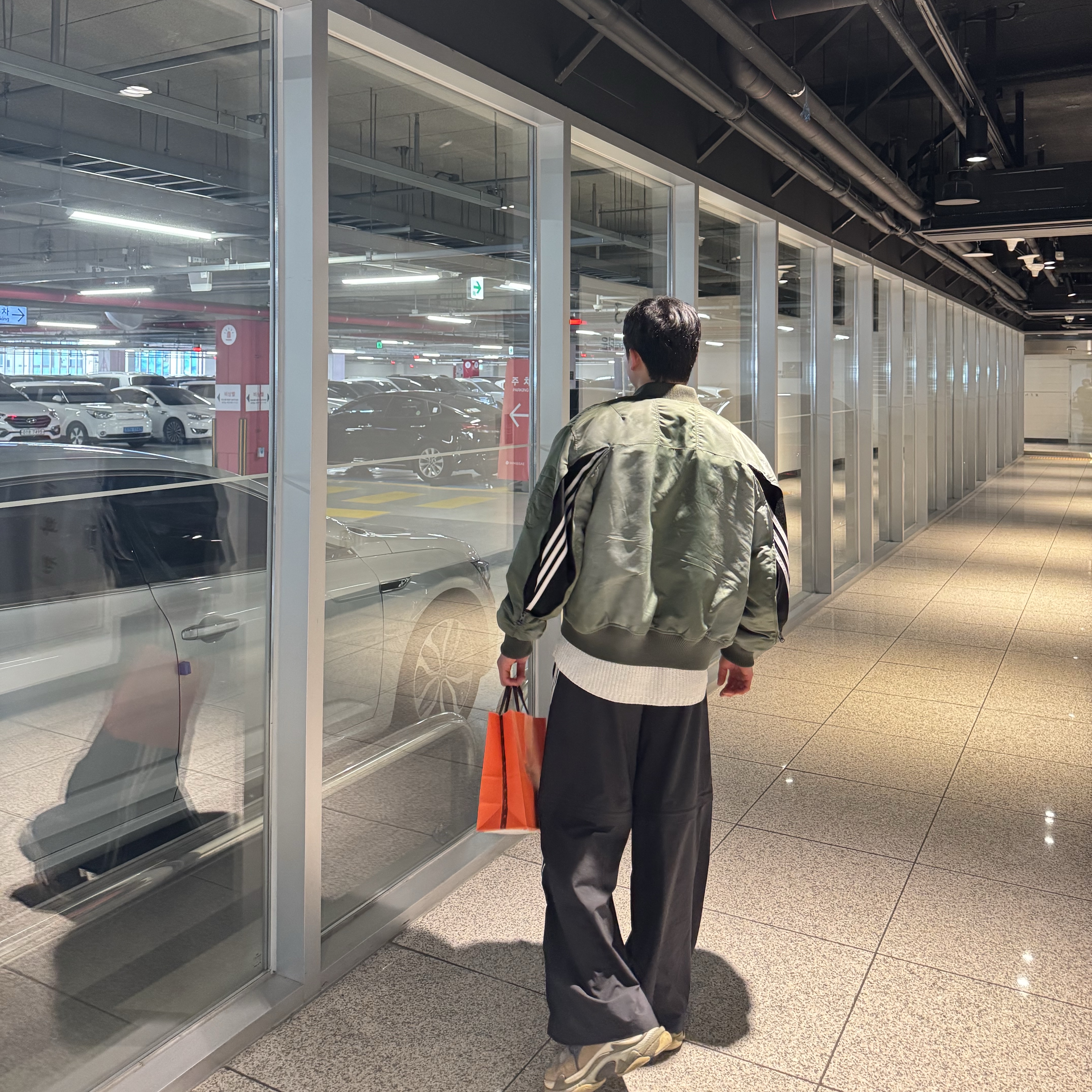 Balenciaga Triple S Grey 2018, (W) Adidas Adilenium Season 2 Oversized Zip Off Track Pants Gender Neutral Black - KR Sizing 착용 스타일 - 1