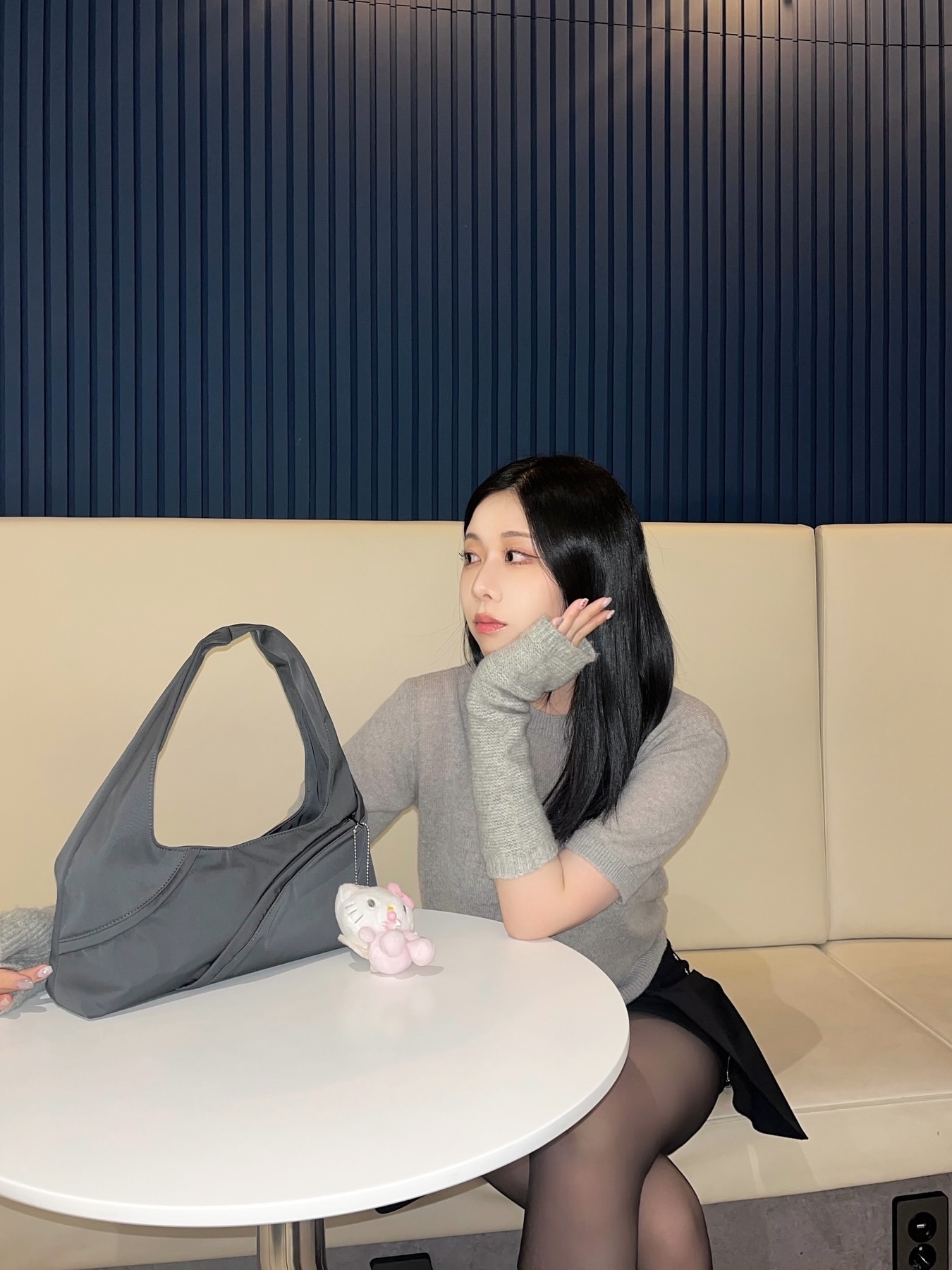 ACOC Agenda S Bag_Gray 착용 스타일 - 2