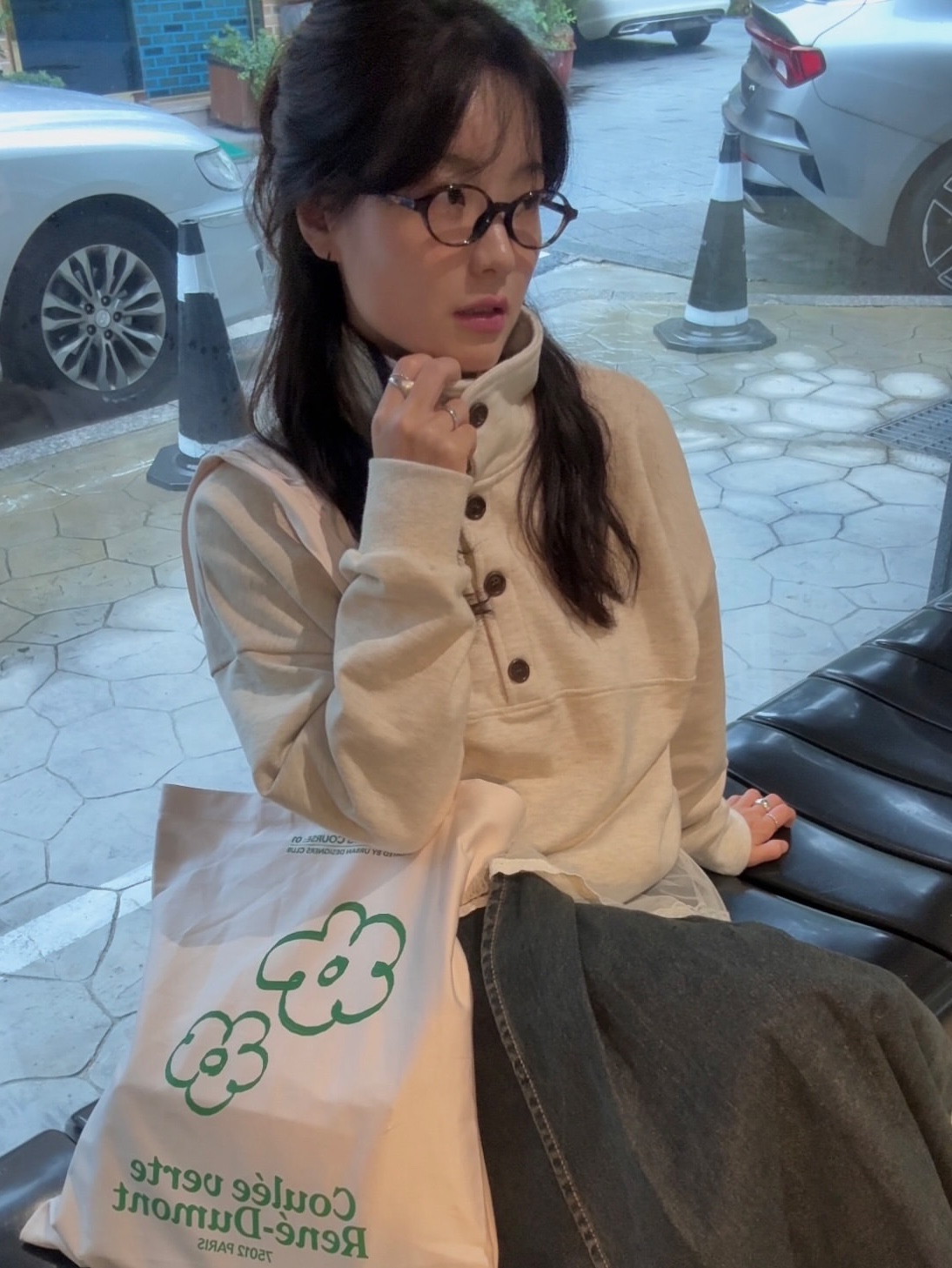 [ACOC X UDC PARIS] Artwork Eco Bag_Ivory 착용 스타일 - 1