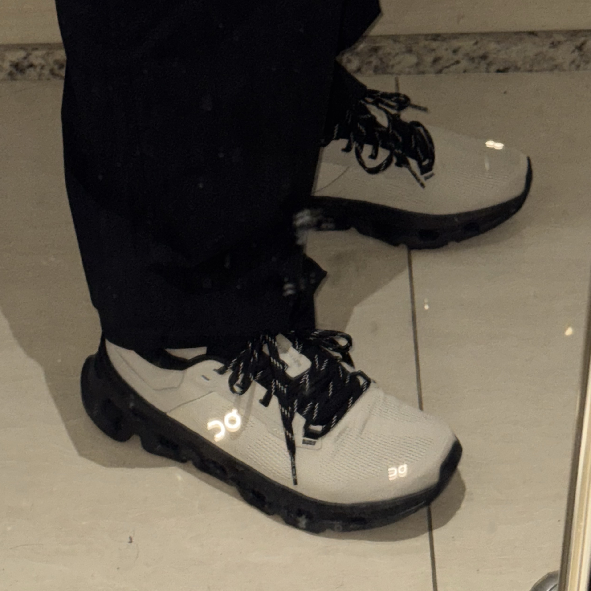 On Running Cloudflyer 5 Wolf Black 착용 스타일 - 2