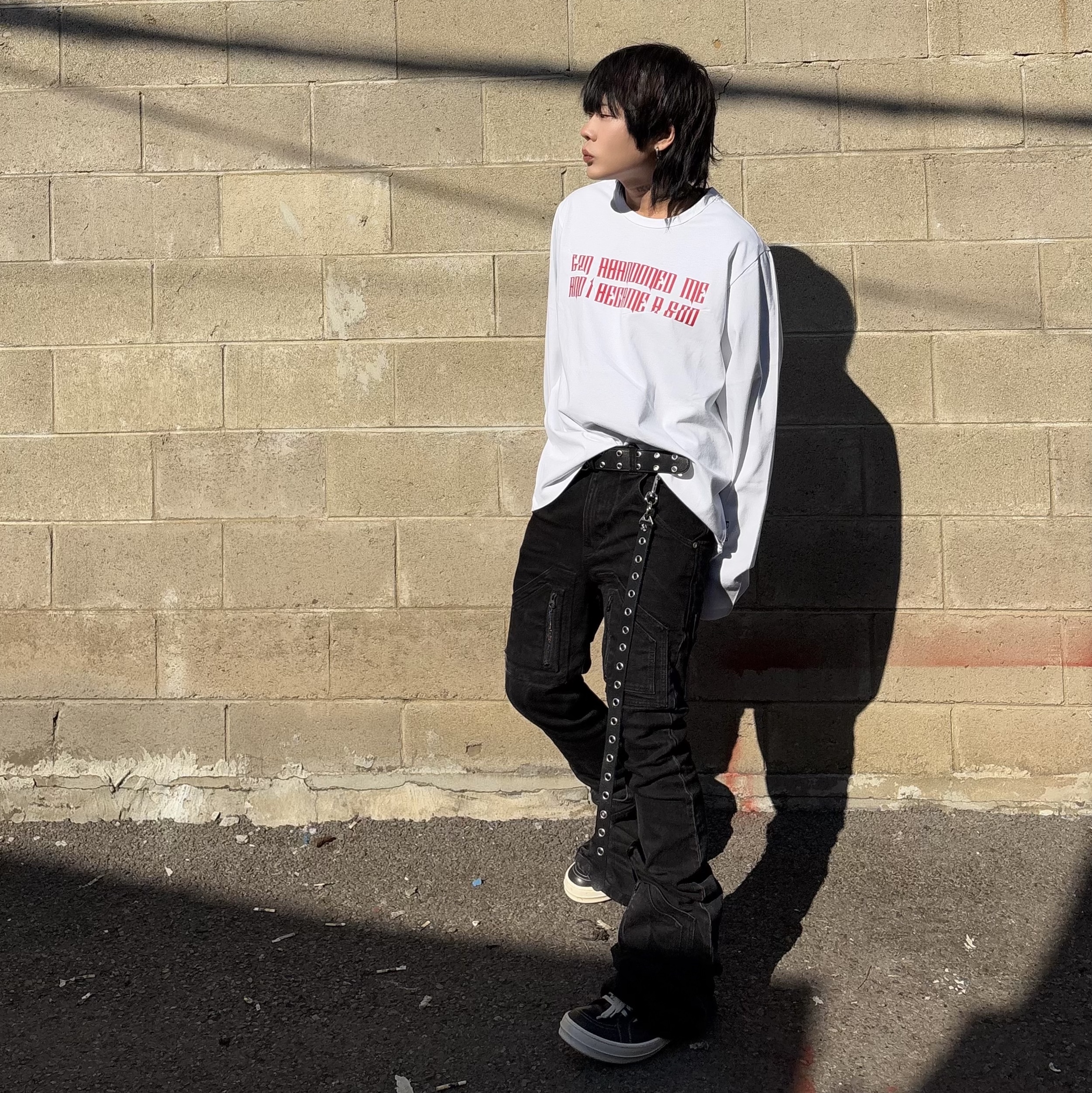 Rick Owens Lido Vintage Sneakers Black Milk, AJOBYAJO The Contorted Excuse Long Sleeves T-Shirt White 착용 스타일 - 1