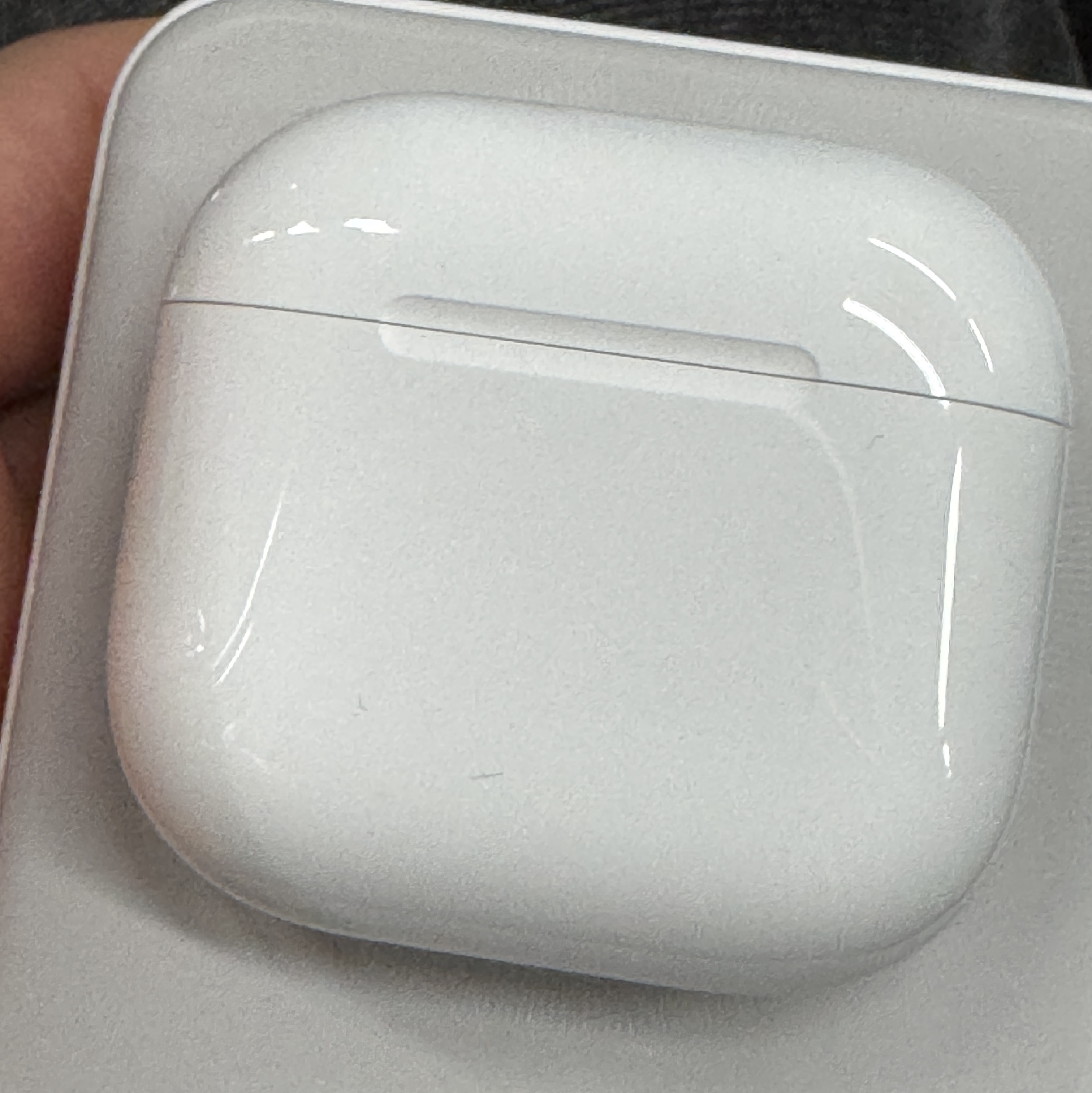 Apple AirPods 4th Gen with Active Noise Cancellation (Korean Ver.) 착용 스타일