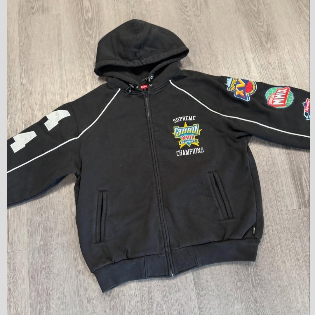 Supreme Playoffs Zip Up Hooded Sweatshirt Black - 25SS 착용 스타일 - 3
