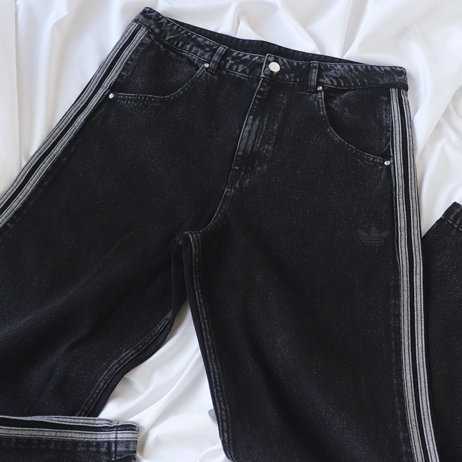 Adidas Adicolor Denim Firebird Pants True Black Denim - KR Sizing 착용 스타일 - 1