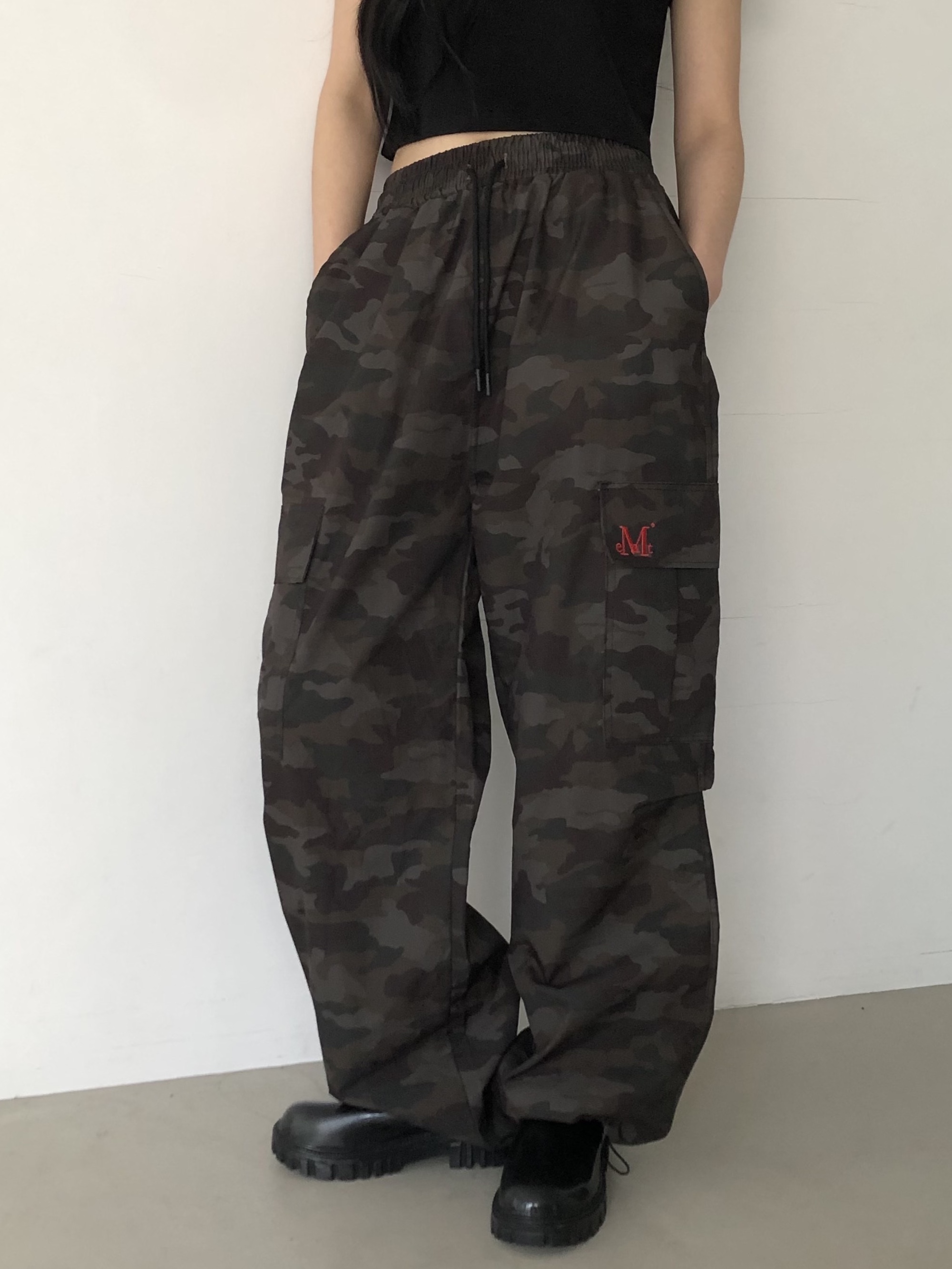 MUCENT Crieff Camo Poly Cargo Pants Khaki 착용 스타일 - 1