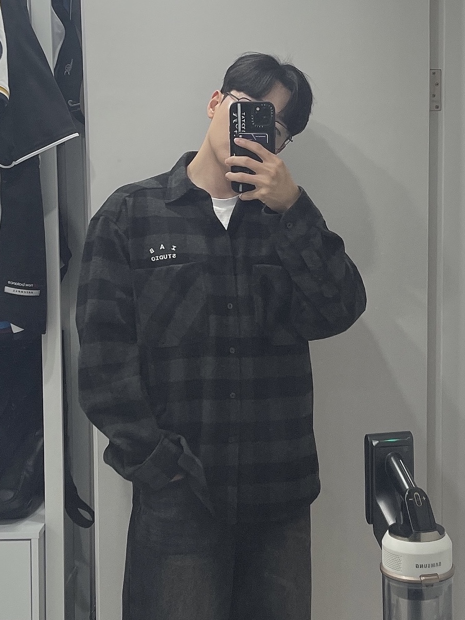 IAB Studio Gingham Check Shirt Black White 착용 스타일