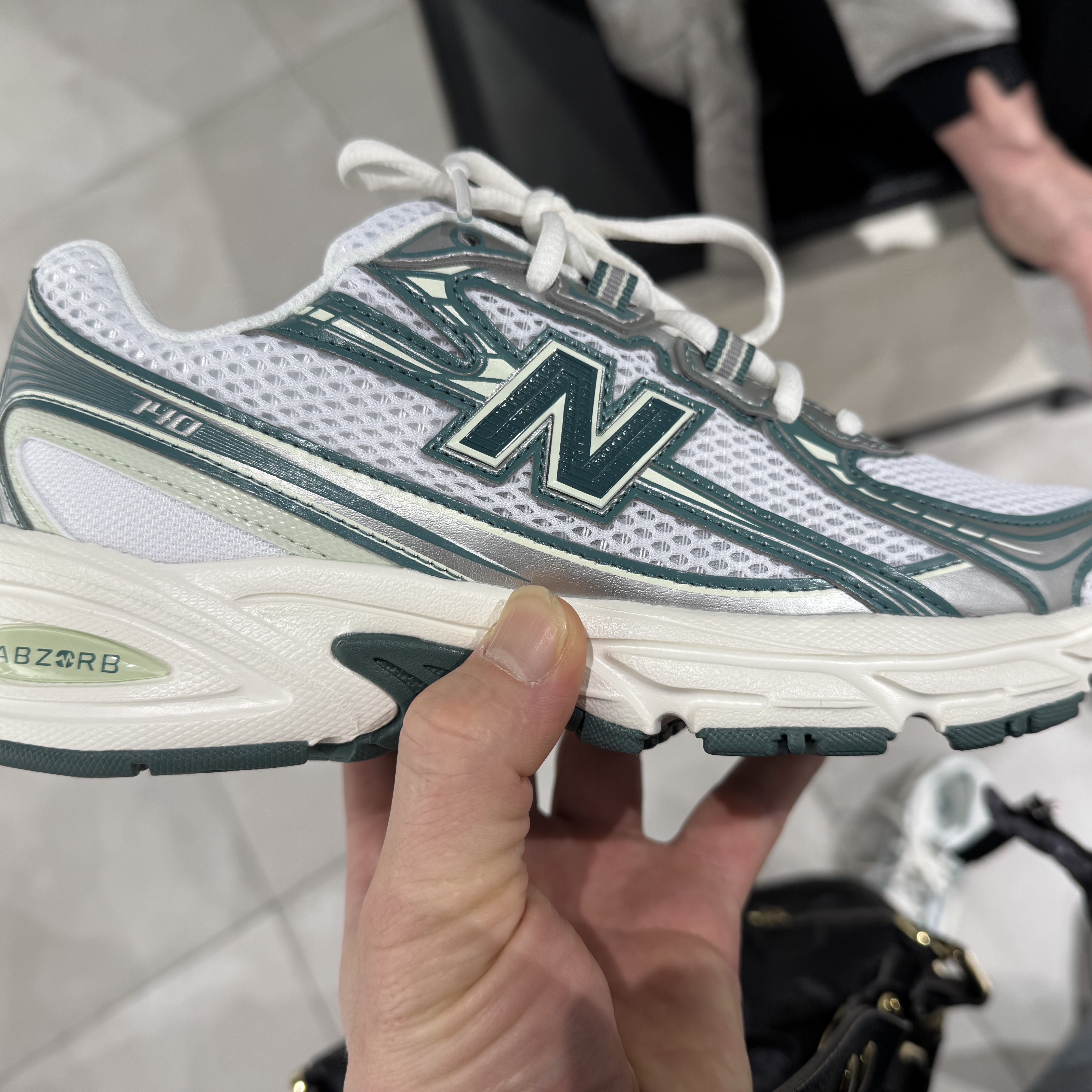 New Balance 740v2 White Marsh Green 착용 스타일