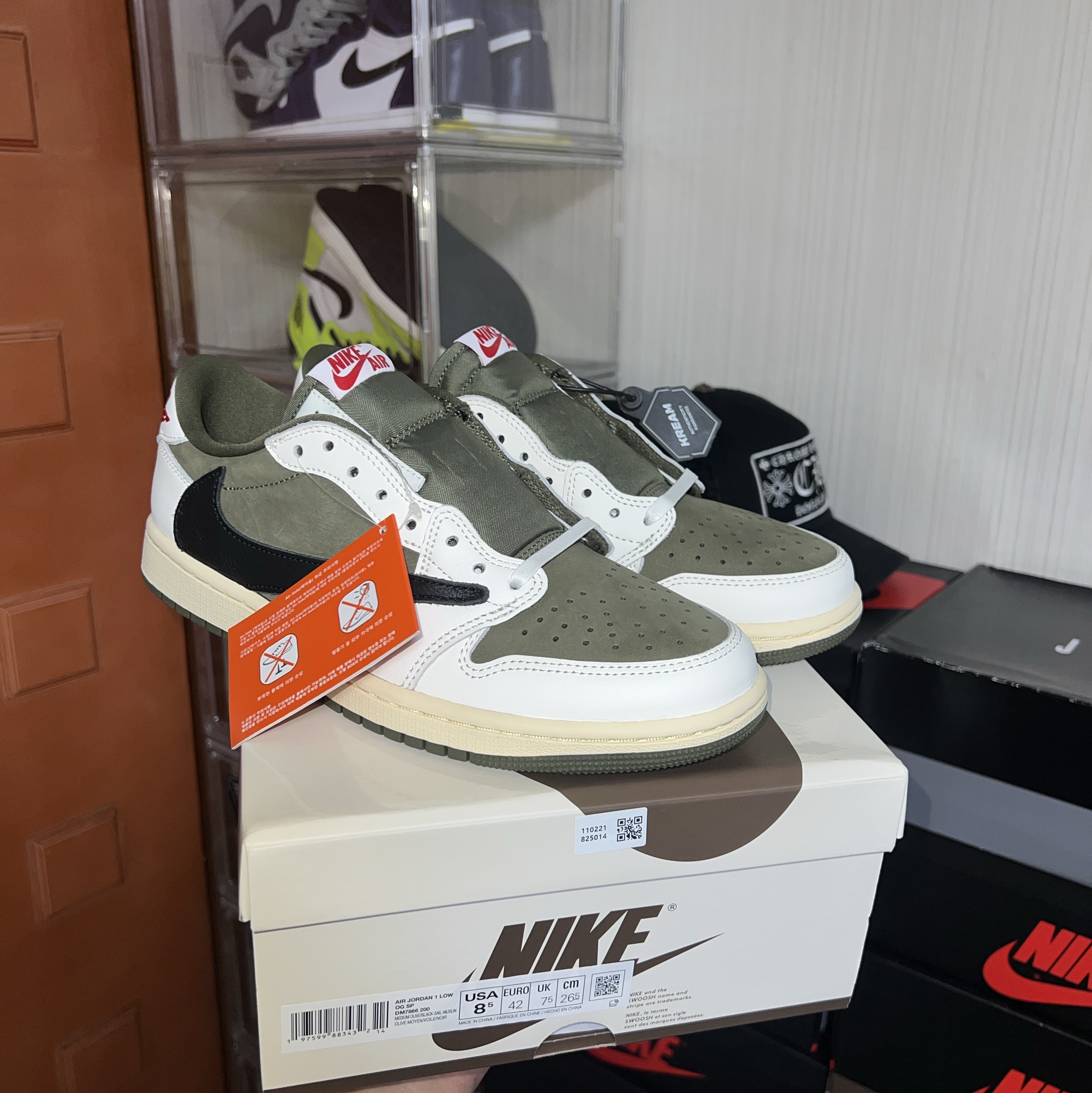 Jordan 1 x Travis Scott Retro Low OG SP Reverse Olive 착용 스타일