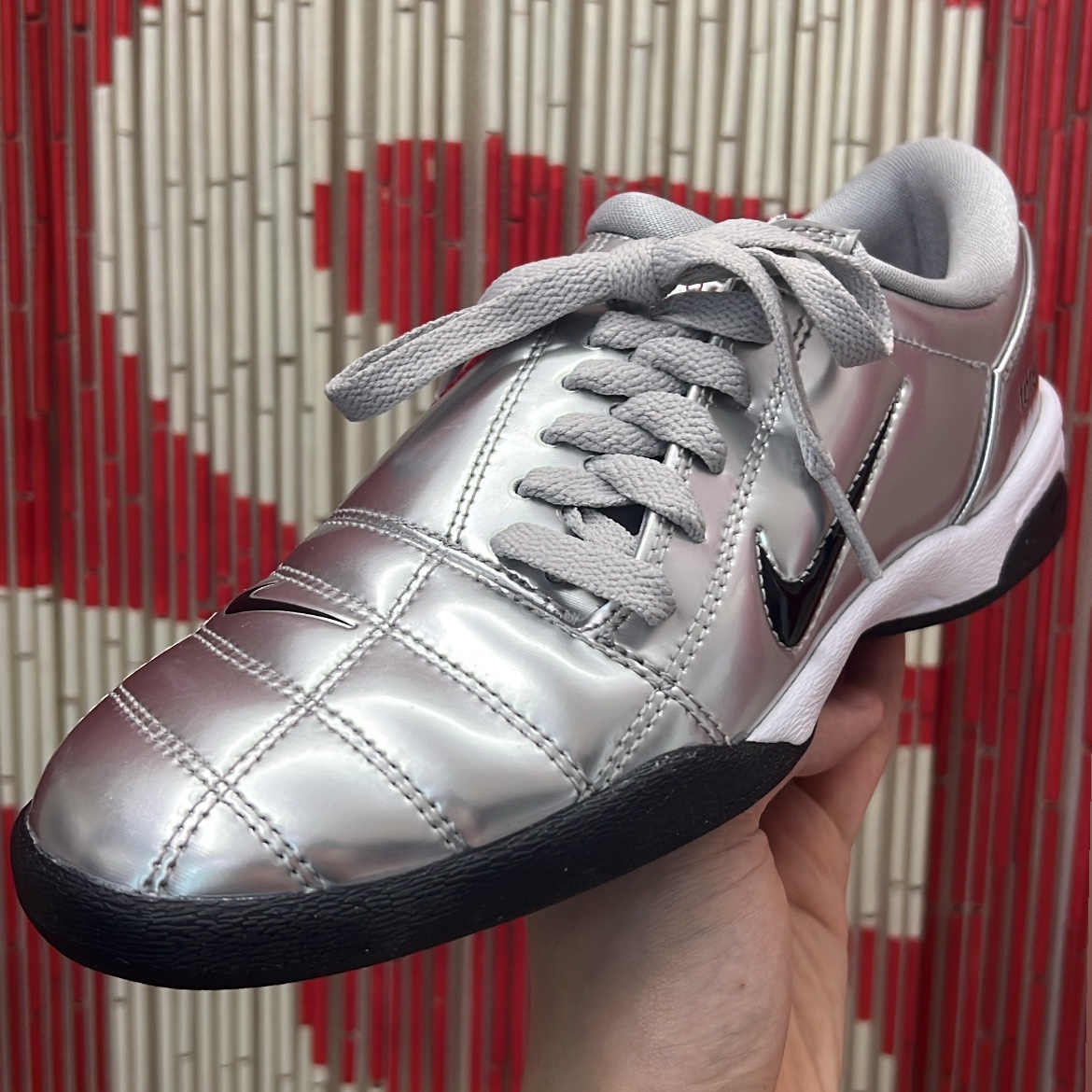 Nike Total 90 III SP Metallic Silver and Black 착용 스타일