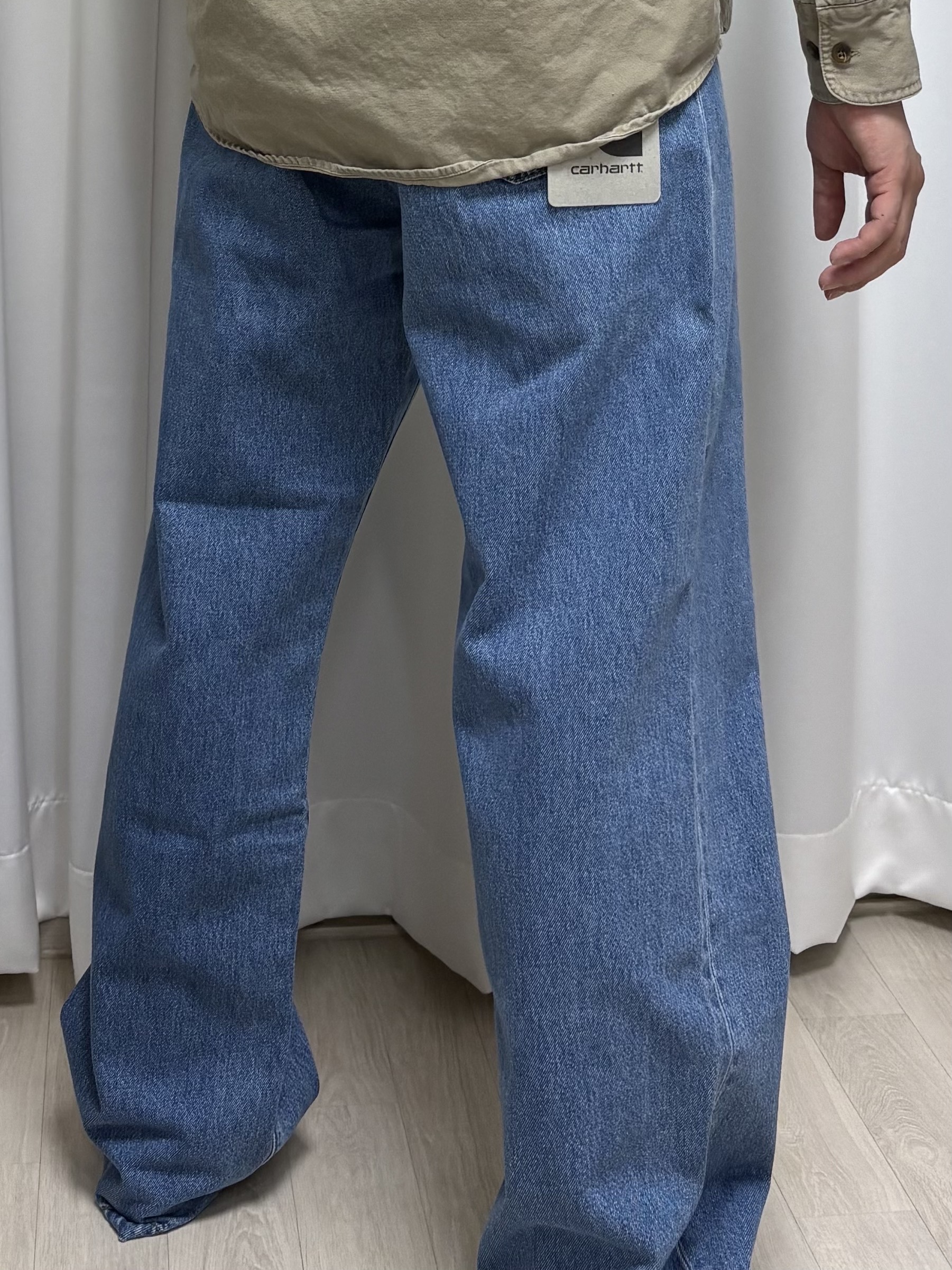 Carhartt WIP Landon Pant Blue Heavy Stone Wash 착용 스타일 - 2