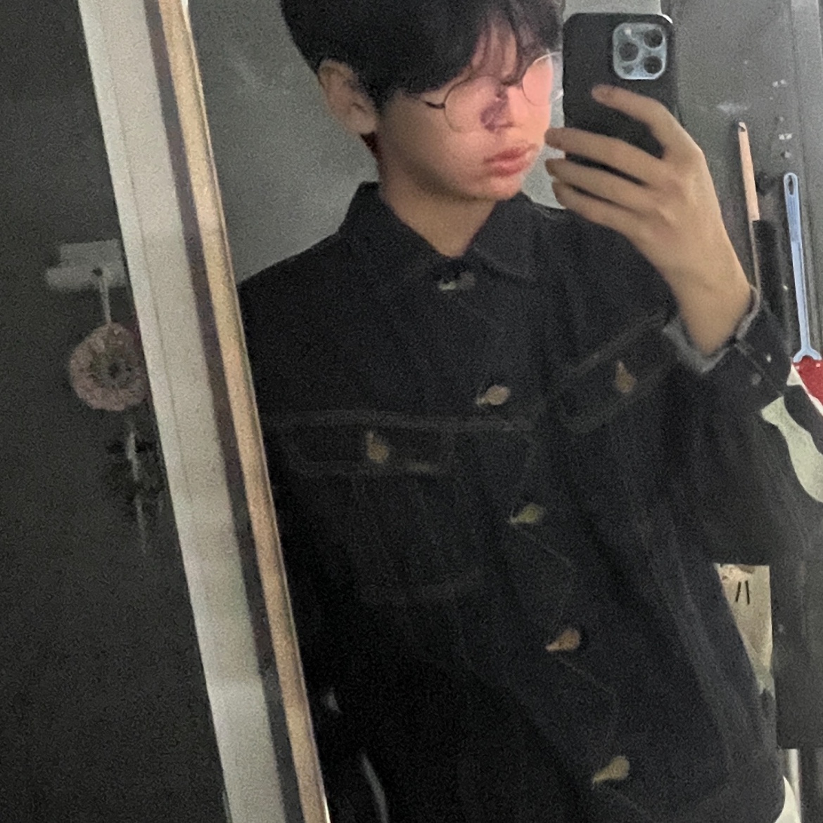 Kapital 11.5 oz. Denim Mexican Tuxedo Westerner Bone Jacket Indigo, Supreme x MM6 Maison Margiela Box Logo T-Shirt White - 24SS 착용 스타일