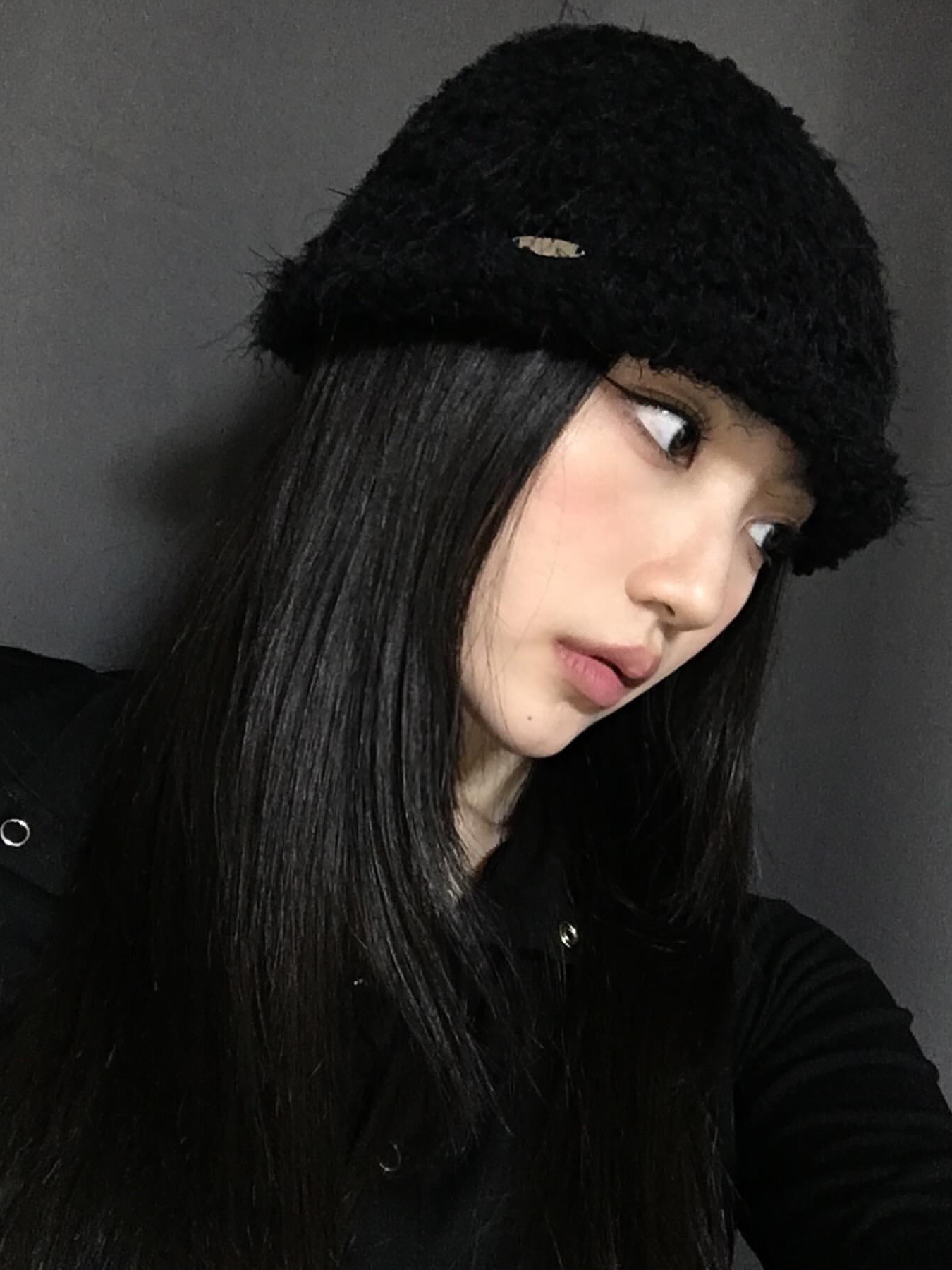 ACOC Moss Bucket Beanie_Black 착용 스타일 - 2