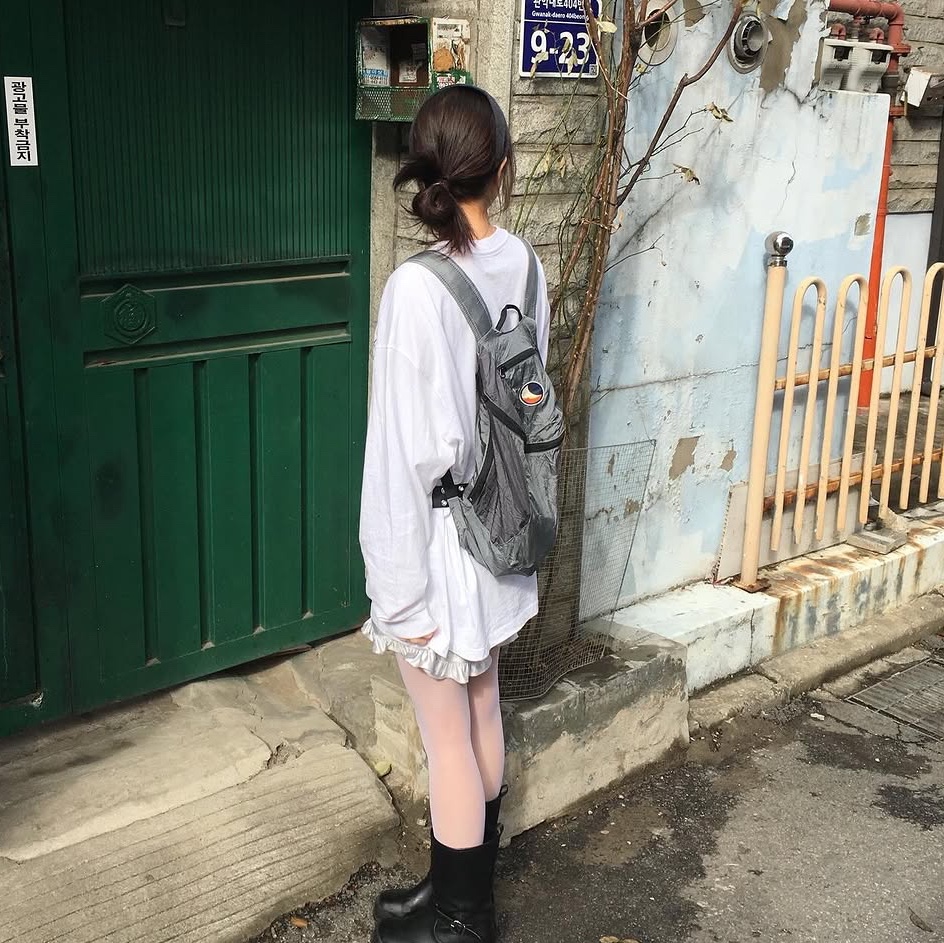 Ticket To The Moon Mini Backpack 15L Dark Grey 착용 스타일