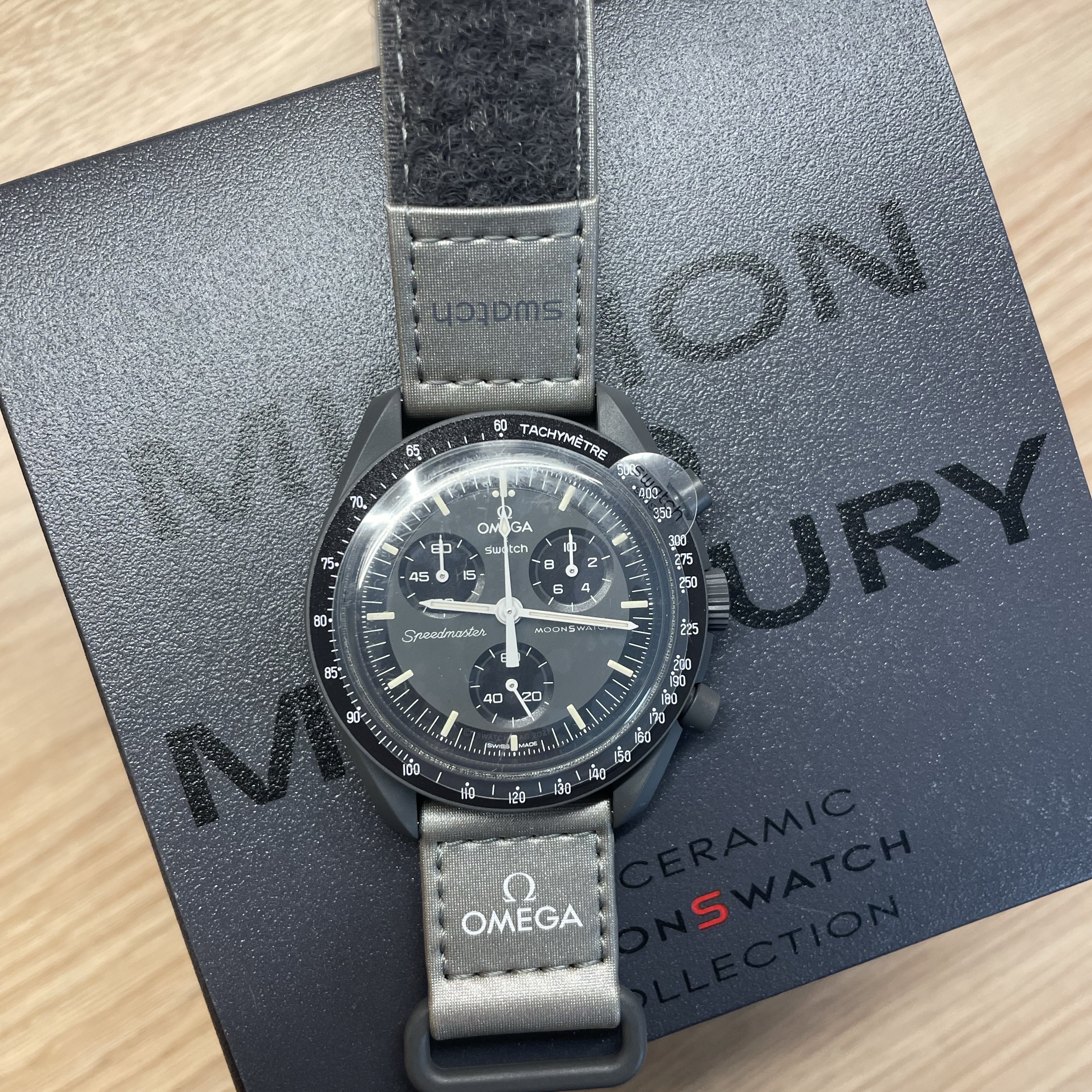 Swatch x Omega Bioceramic MoonSwatch Mission To Mercury 착용 스타일 - 1