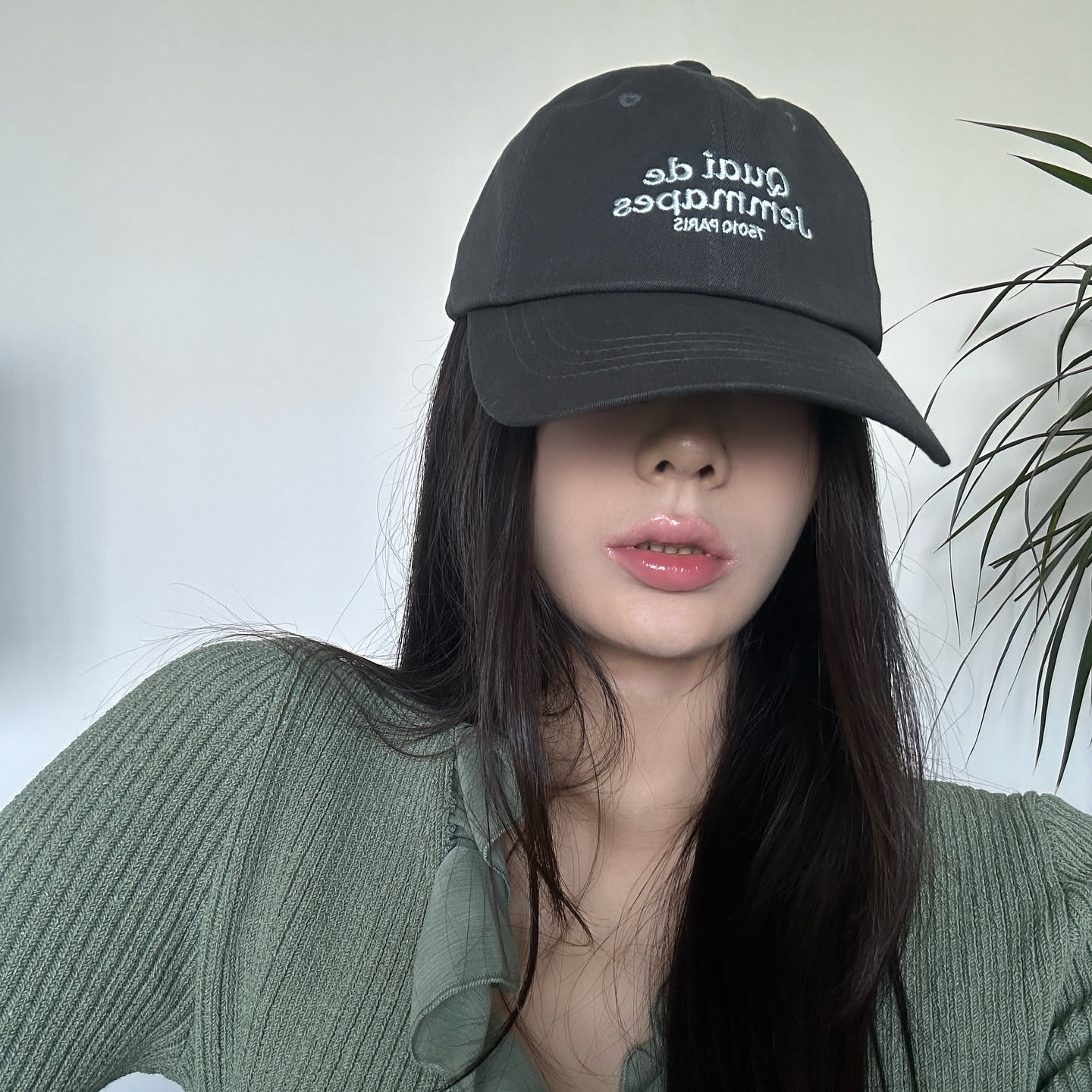 [ACOC X UDC PARIS] Artwork Ballcap_Charcoal 착용 스타일 - 1