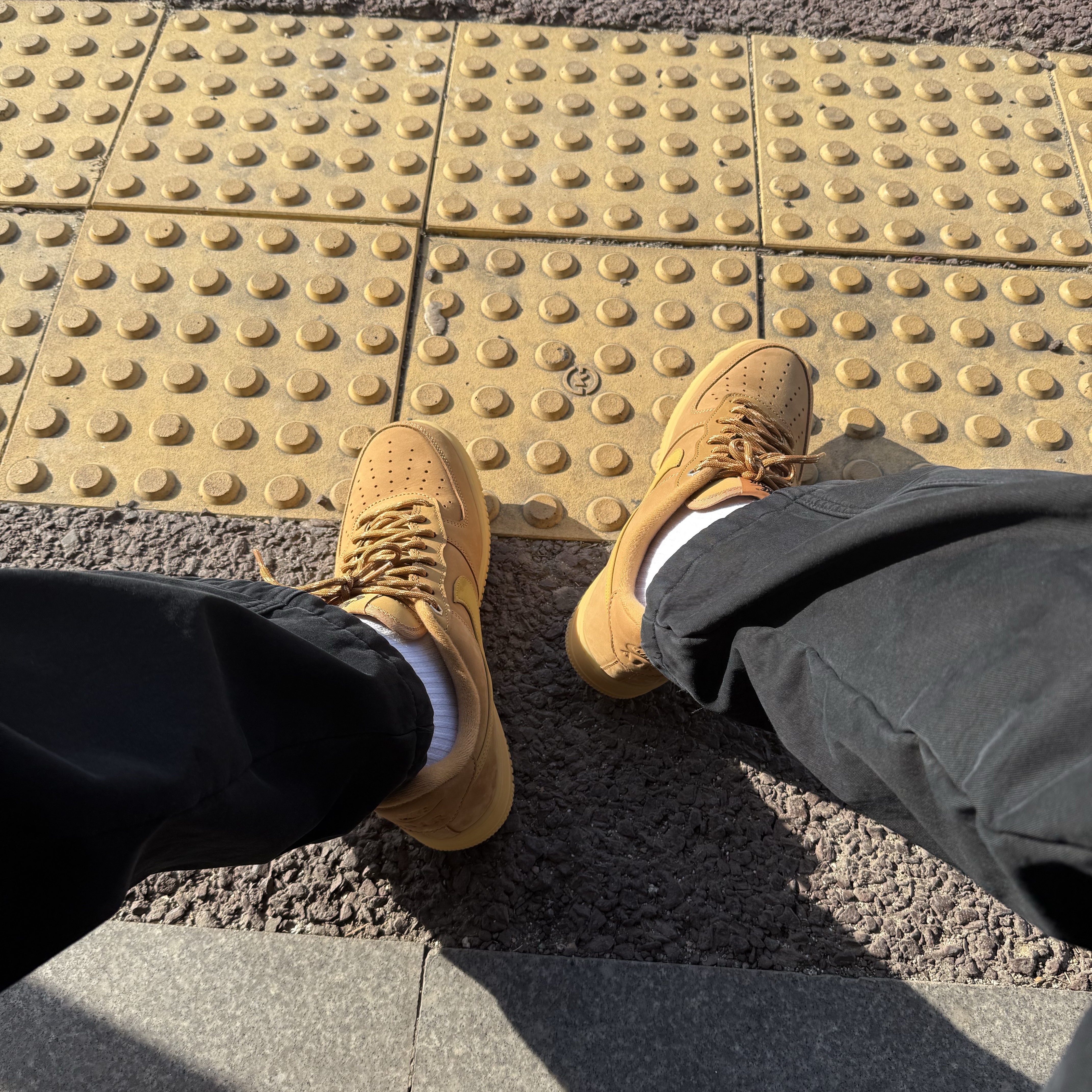 Nike Air Force 1 '07 WB Flax 착용 스타일