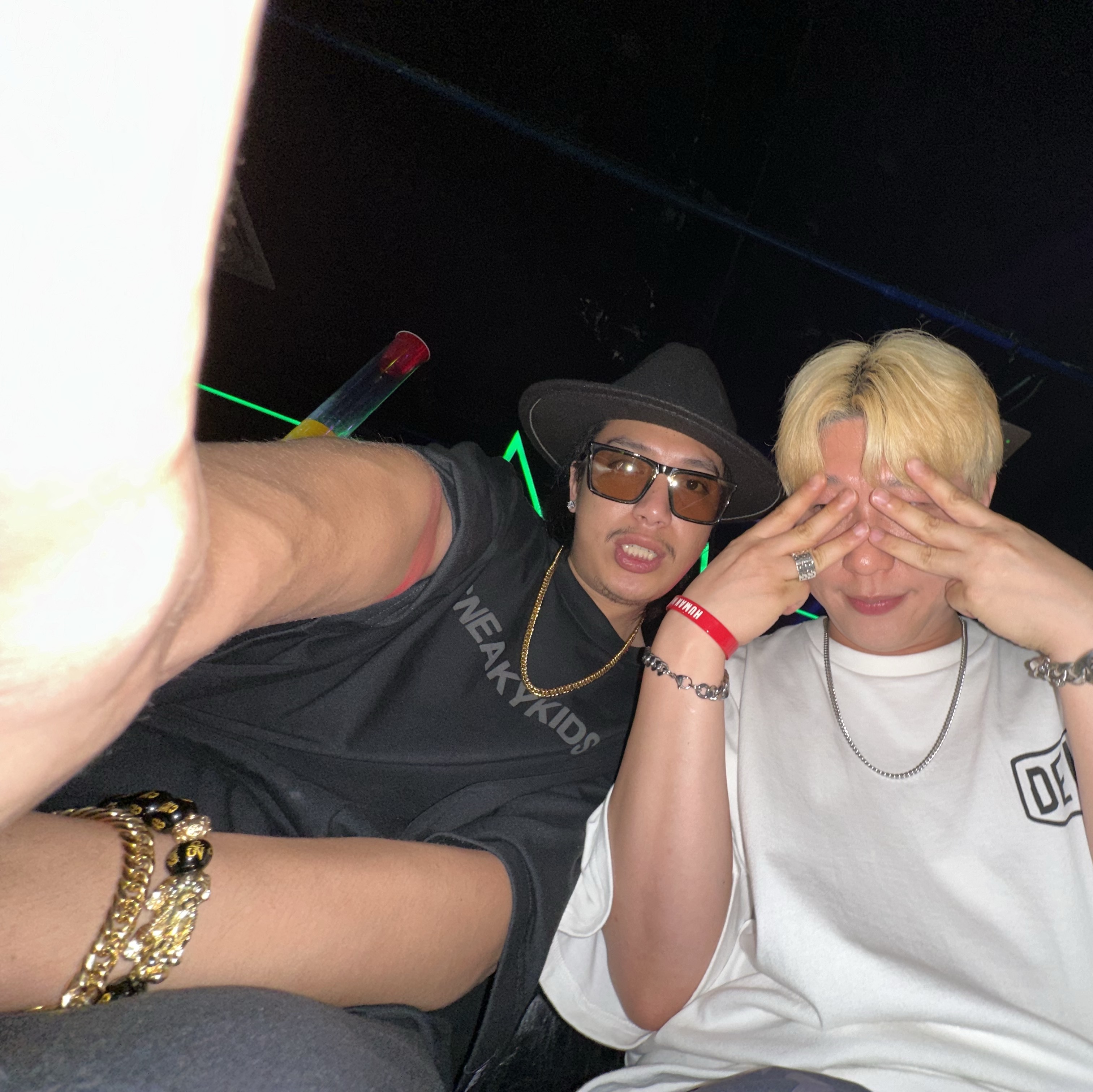 Human Made Acrylic Bangle #2 Red, Adidas Camo Parachute Pants Black Trace Grey - KR Sizing 착용 스타일 - 3