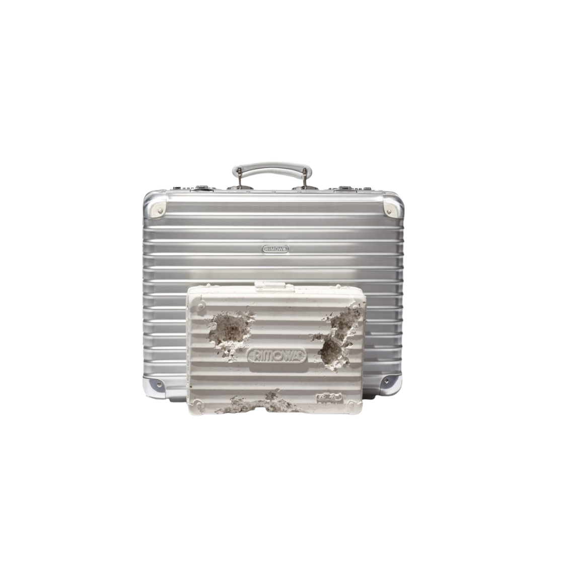 리모와 x 다니엘 아샴 이로디드 아티셰 수트케이스 500개 한정(Rimowa x Daniel Arsham Eroded Attache Suitcase Edition of 500)