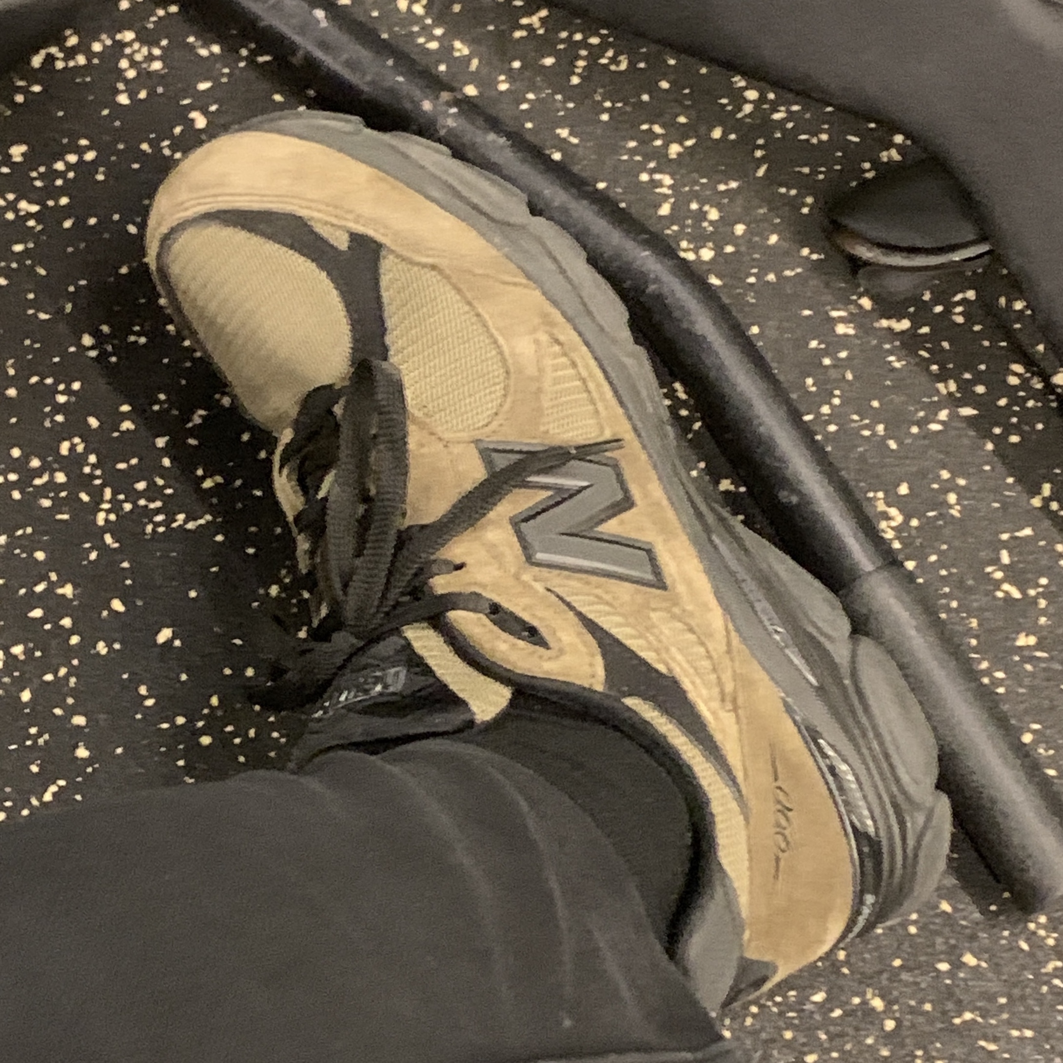 New Balance x JJJJound 990v3 Brown Black 착용 스타일