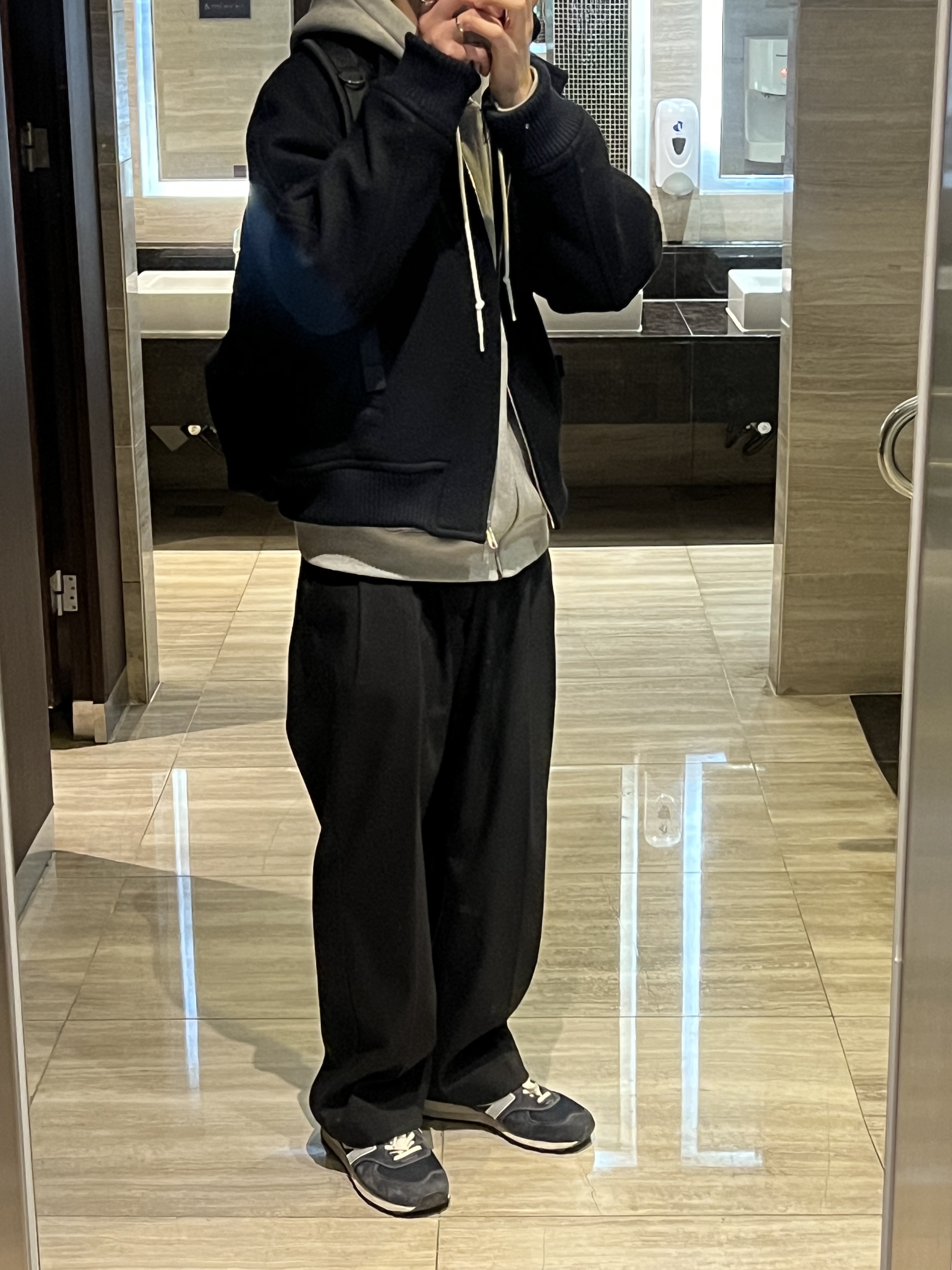 New Balance x Pottery 574 Premium Hard Navy, Nike NRG Solo Swoosh Full Zip Hoodie Dark Grey Heather - Asia 착용 스타일