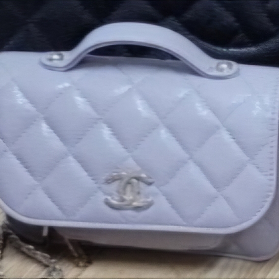 Chanel Clutch with Chain Grained Calfskin & Gold Black 착용 스타일